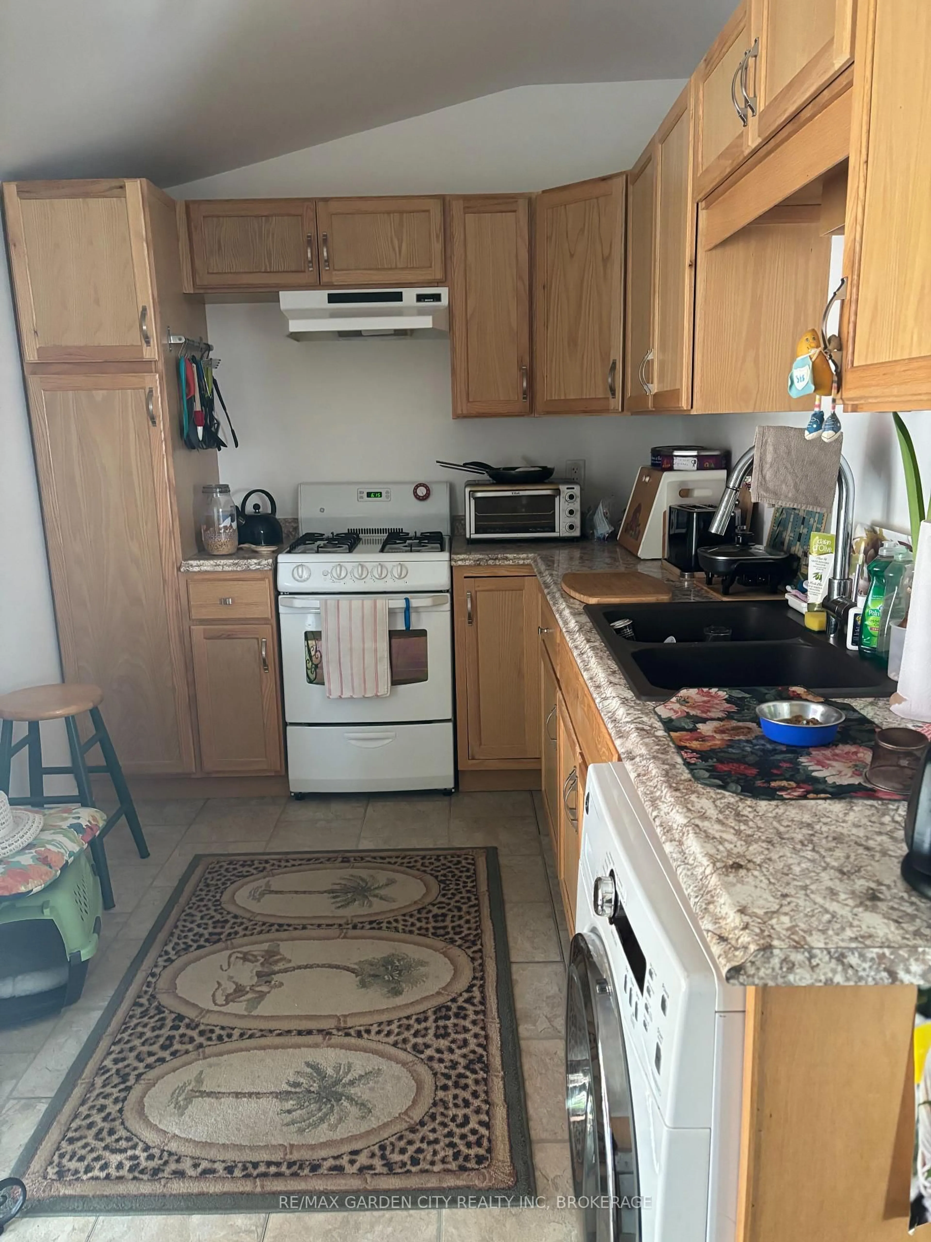 Standard kitchen, unknown for 61 Rodman St, St. Catharines Ontario L2R 5C9