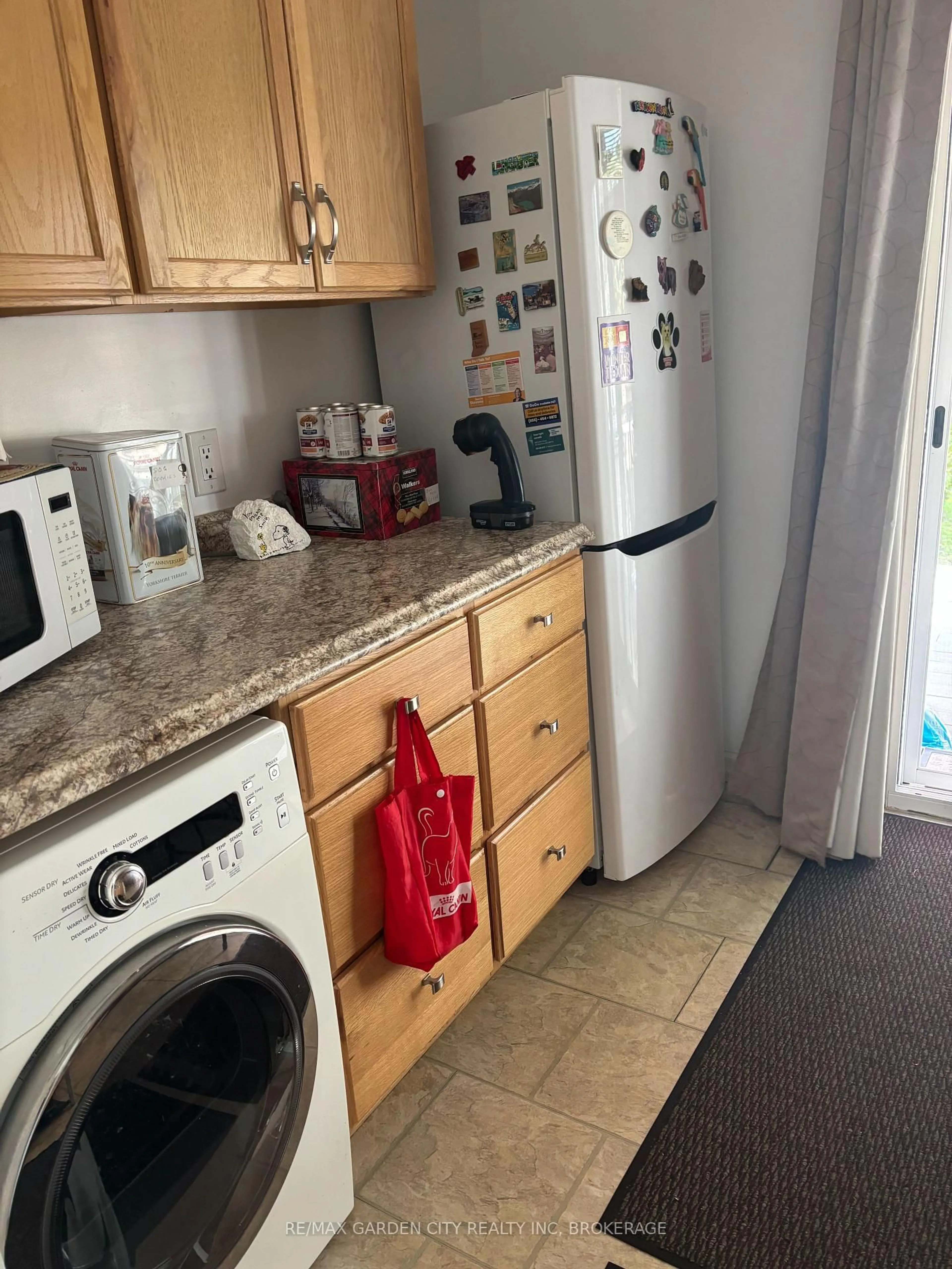 Standard kitchen, unknown for 61 Rodman St, St. Catharines Ontario L2R 5C9