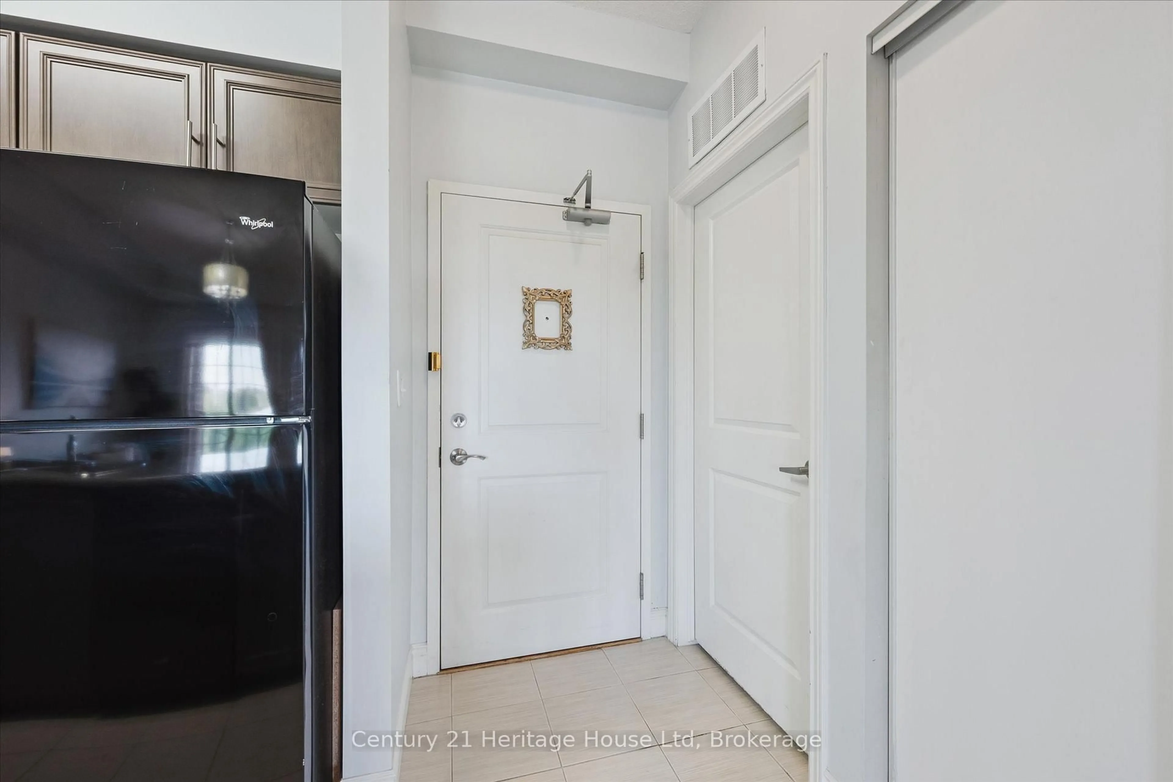 Indoor entryway for 1440 Gordon St #404, Guelph Ontario N1L 1C8