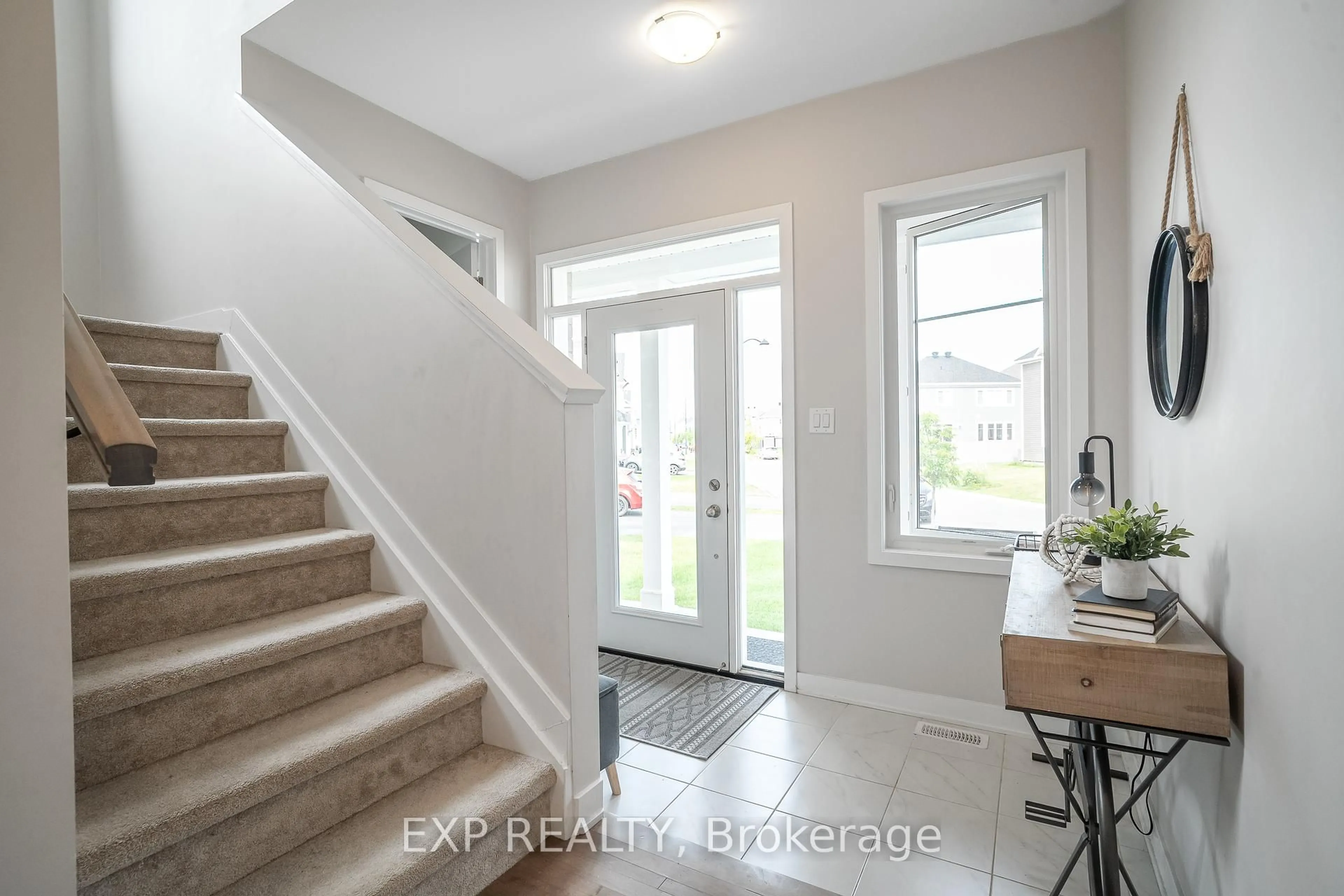Indoor entryway for 234 Pursuit Terr, Richmond Ontario K0A 2Z0