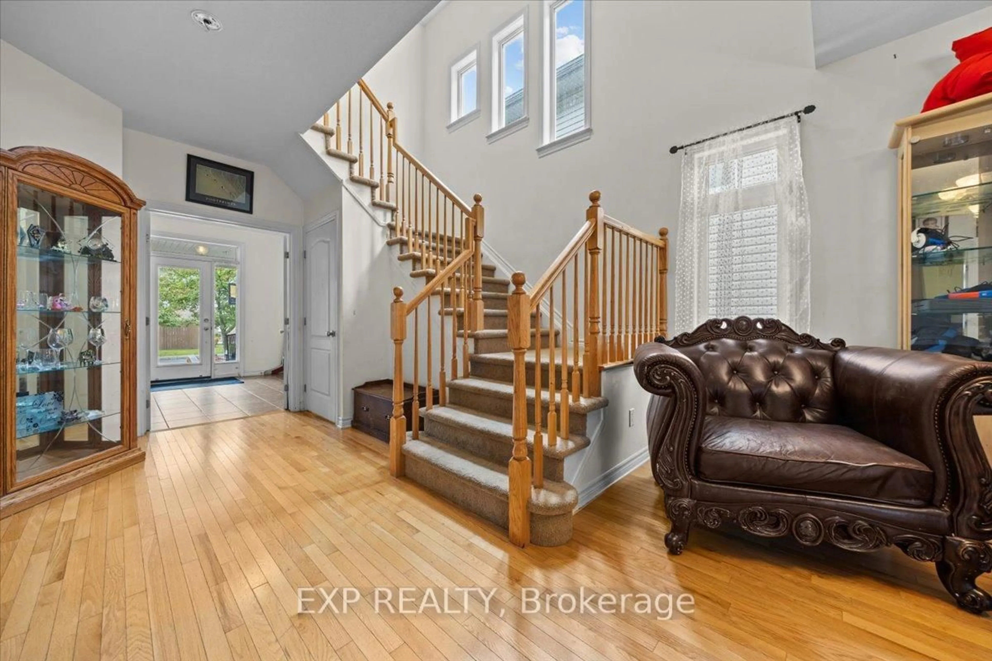 Indoor entryway for 121 Daglan Cres, Ottawa Ontario K4A 0W7