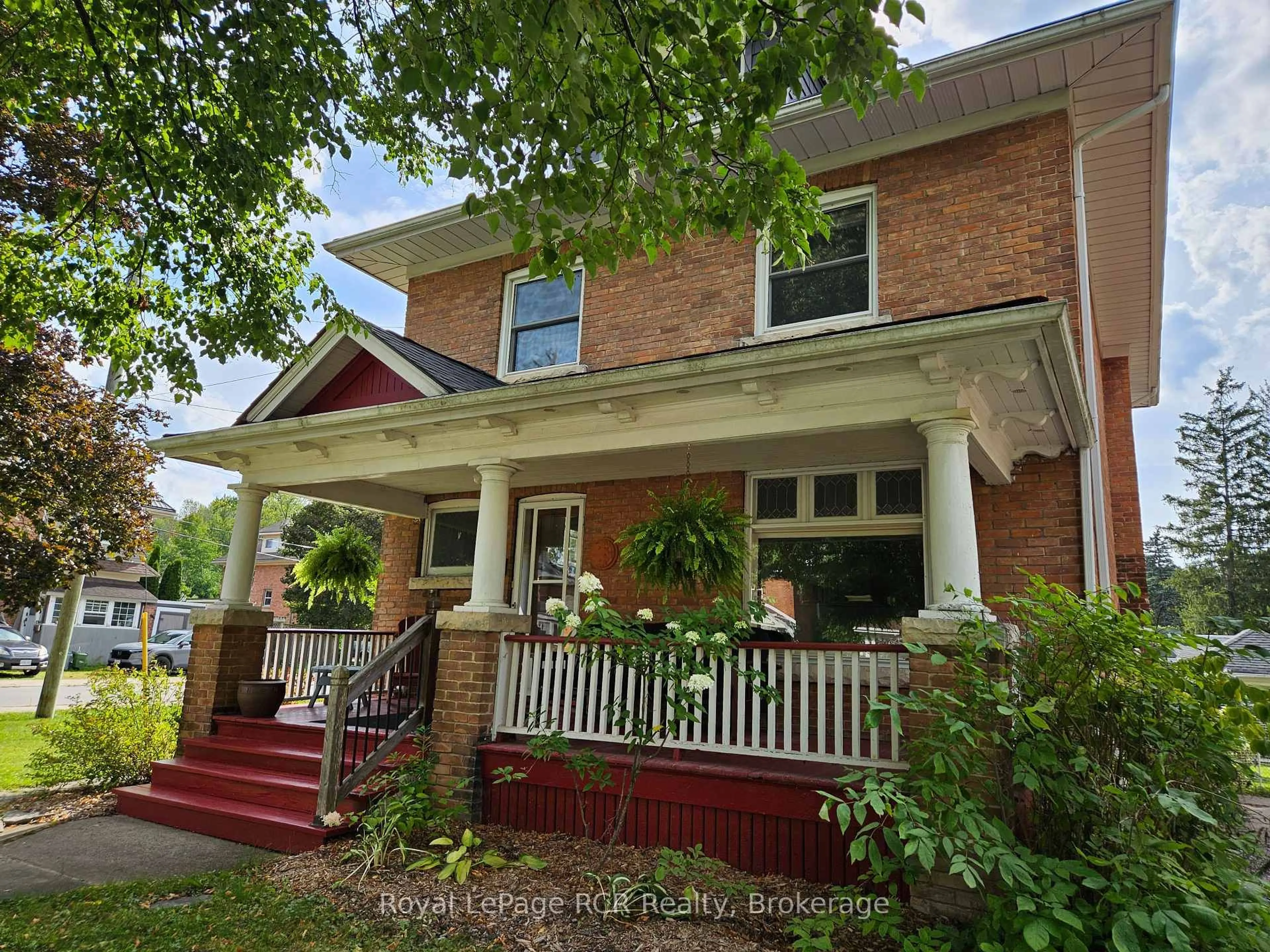Home with brick exterior material, street for 410 2nd Ave, Owen Sound Ontario N4K 2G3