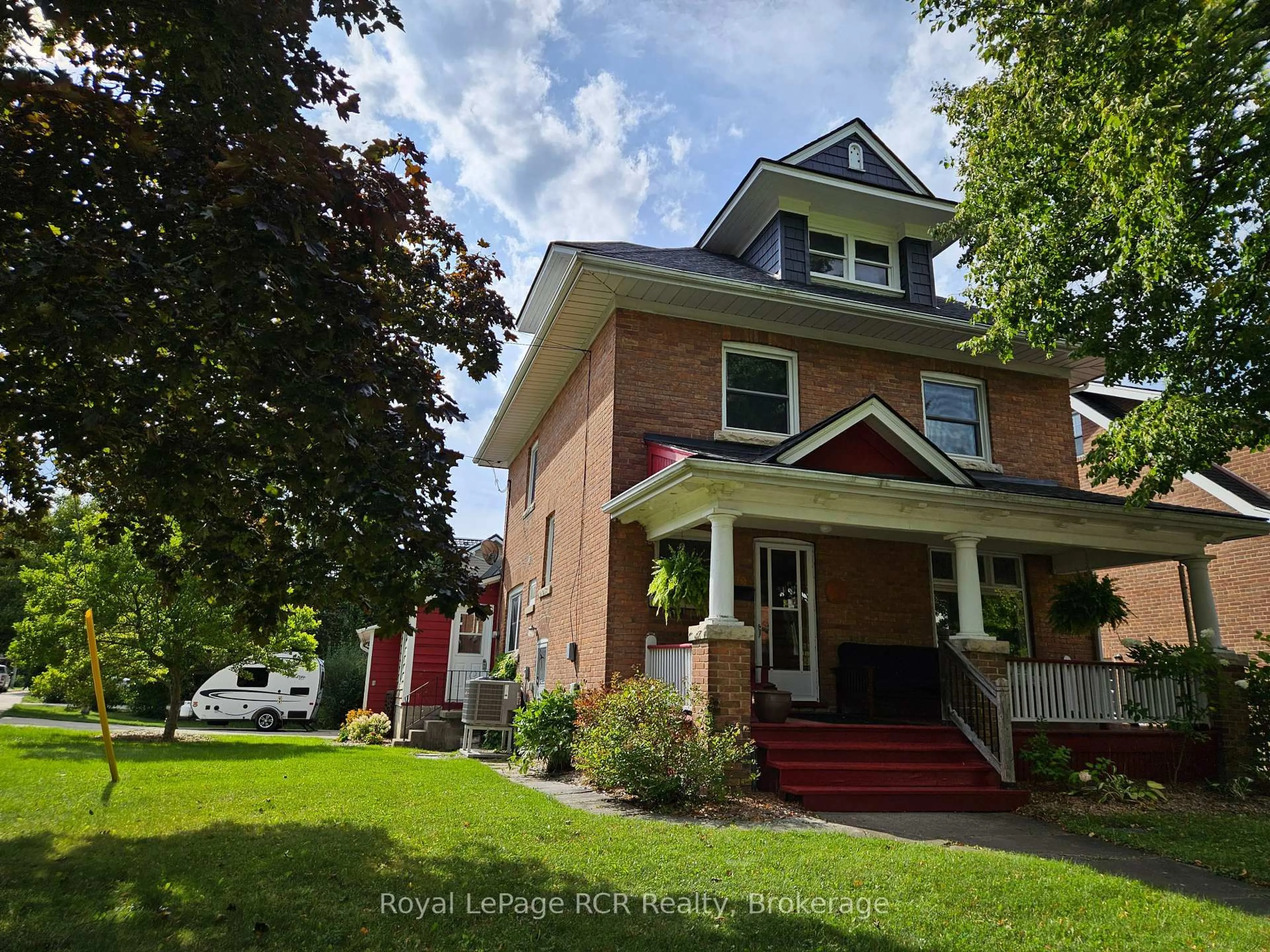 Home with brick exterior material, street for 410 2nd Ave, Owen Sound Ontario N4K 2G3