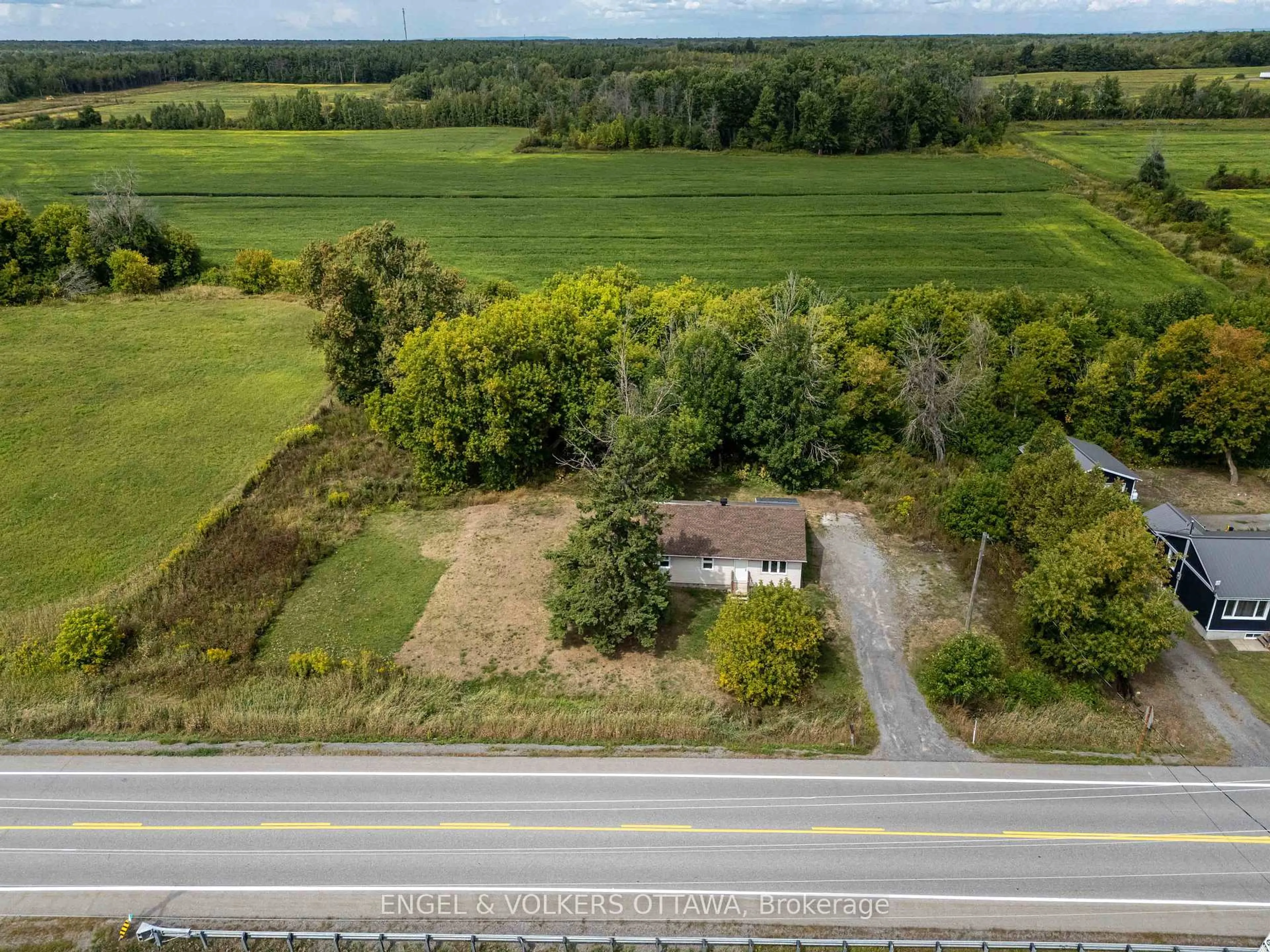 A pic from outside/outdoor area/front of a property/back of a property/a pic from drone, unknown for 7321 Snake Island Rd, Greely Ontario K4P 1N2