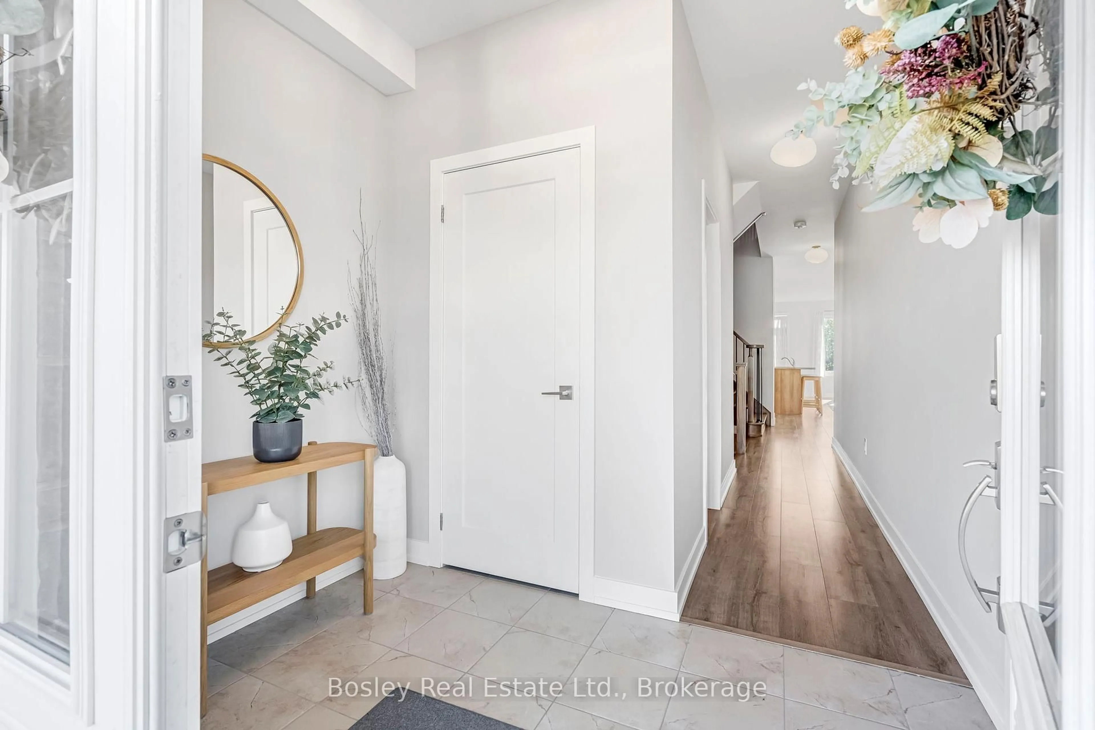 Indoor entryway for 218 Crosswinds Blvd #2, Blue Mountains Ontario L9Y 5S8