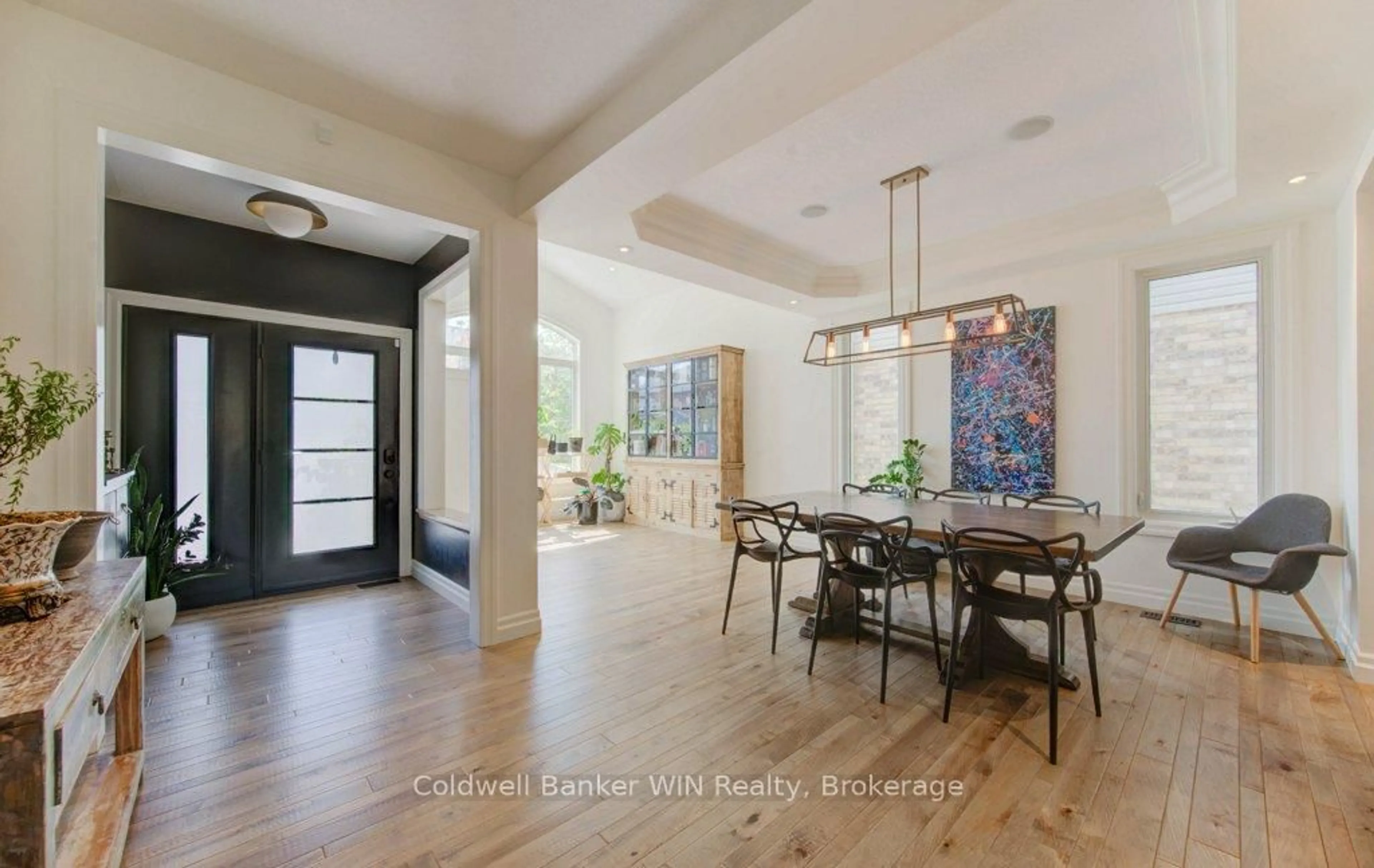 Indoor entryway for 422 Rideau River St, Waterloo Ontario N2V 2Y4
