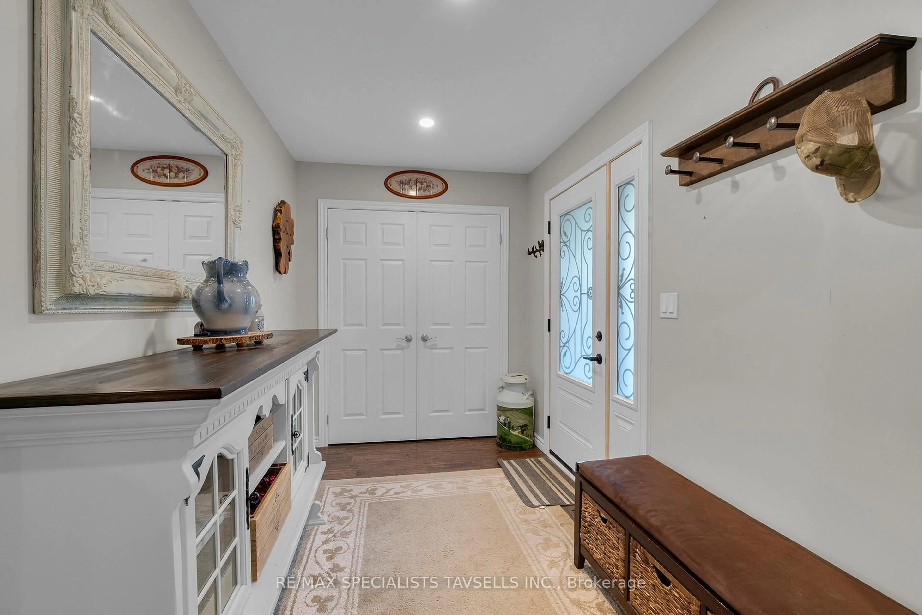 Indoor entryway for 23 Mckibbon Ave, Amaranth Ontario L9W 5M2