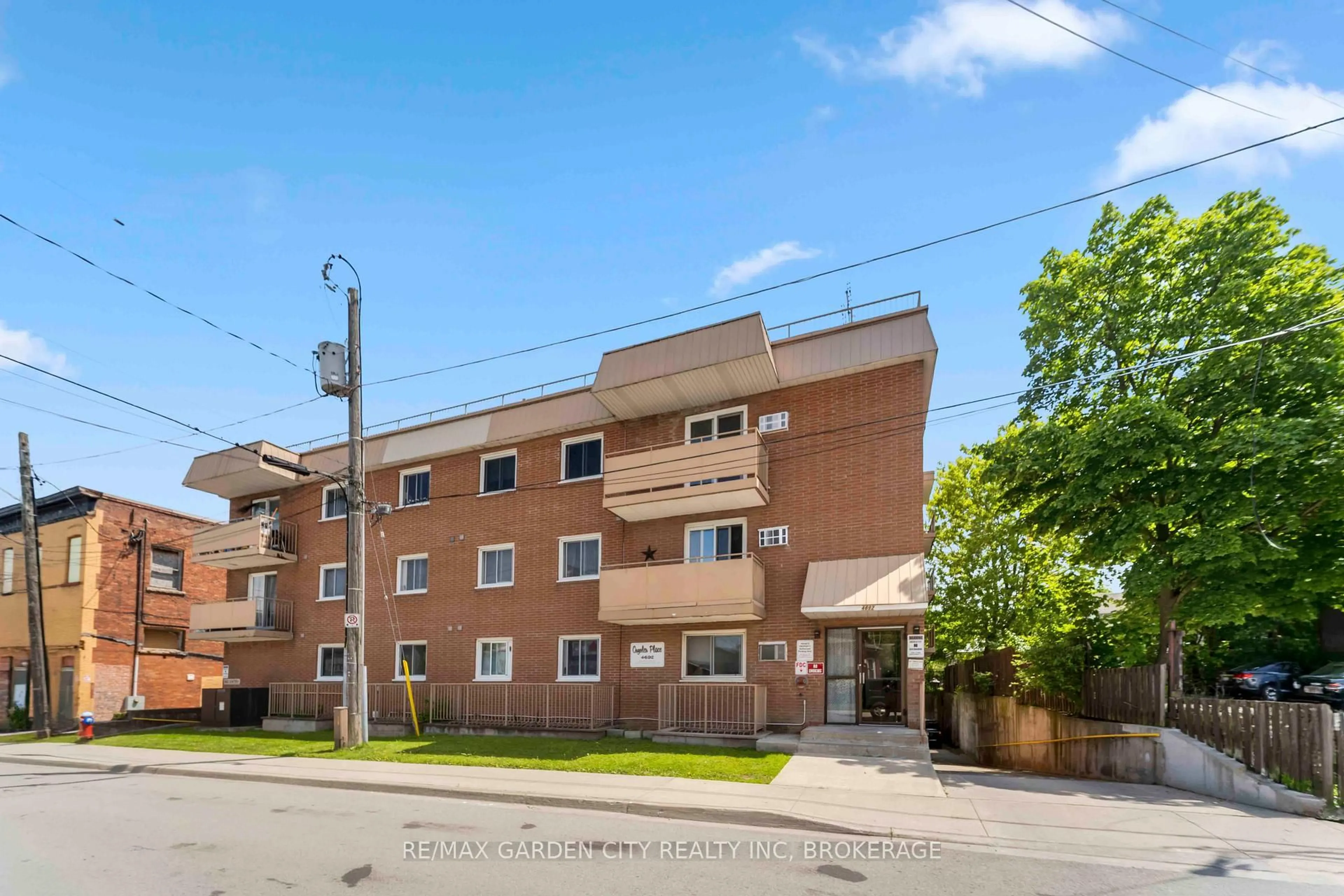 Patio, building for 4692 Crysler Ave #202, Niagara Falls Ontario L2E 3V8