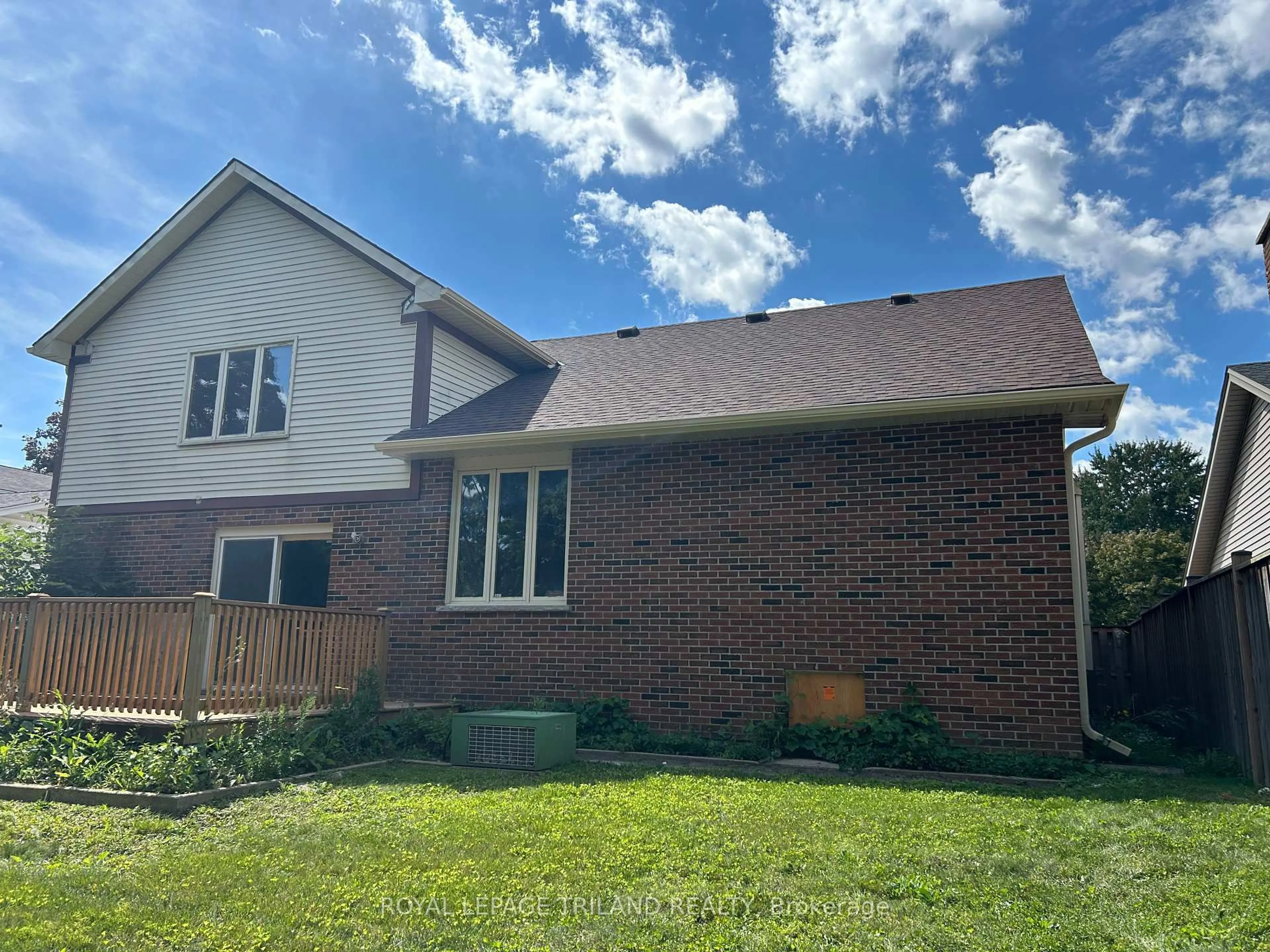 Home with brick exterior material, building for 1317 HASTINGS Dr, London North Ontario N5X 2J1
