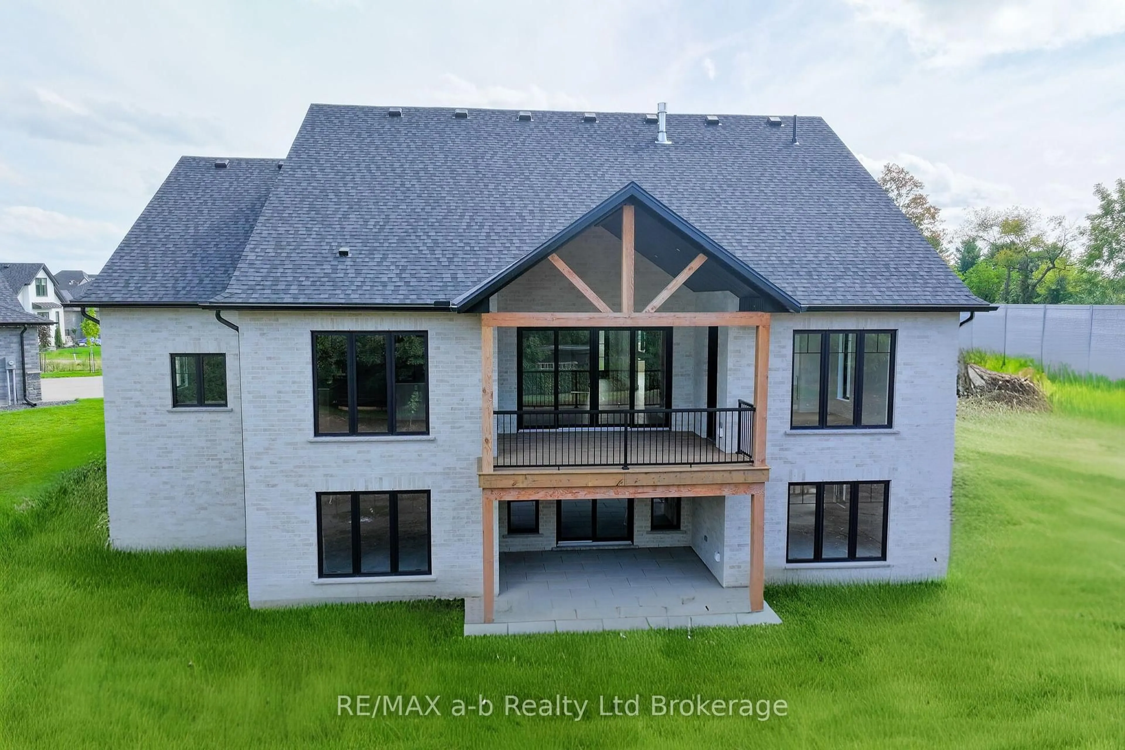 A pic from outside/outdoor area/front of a property/back of a property/a pic from drone, building for 88 Herb St, Norwich Ontario N0J 1P0