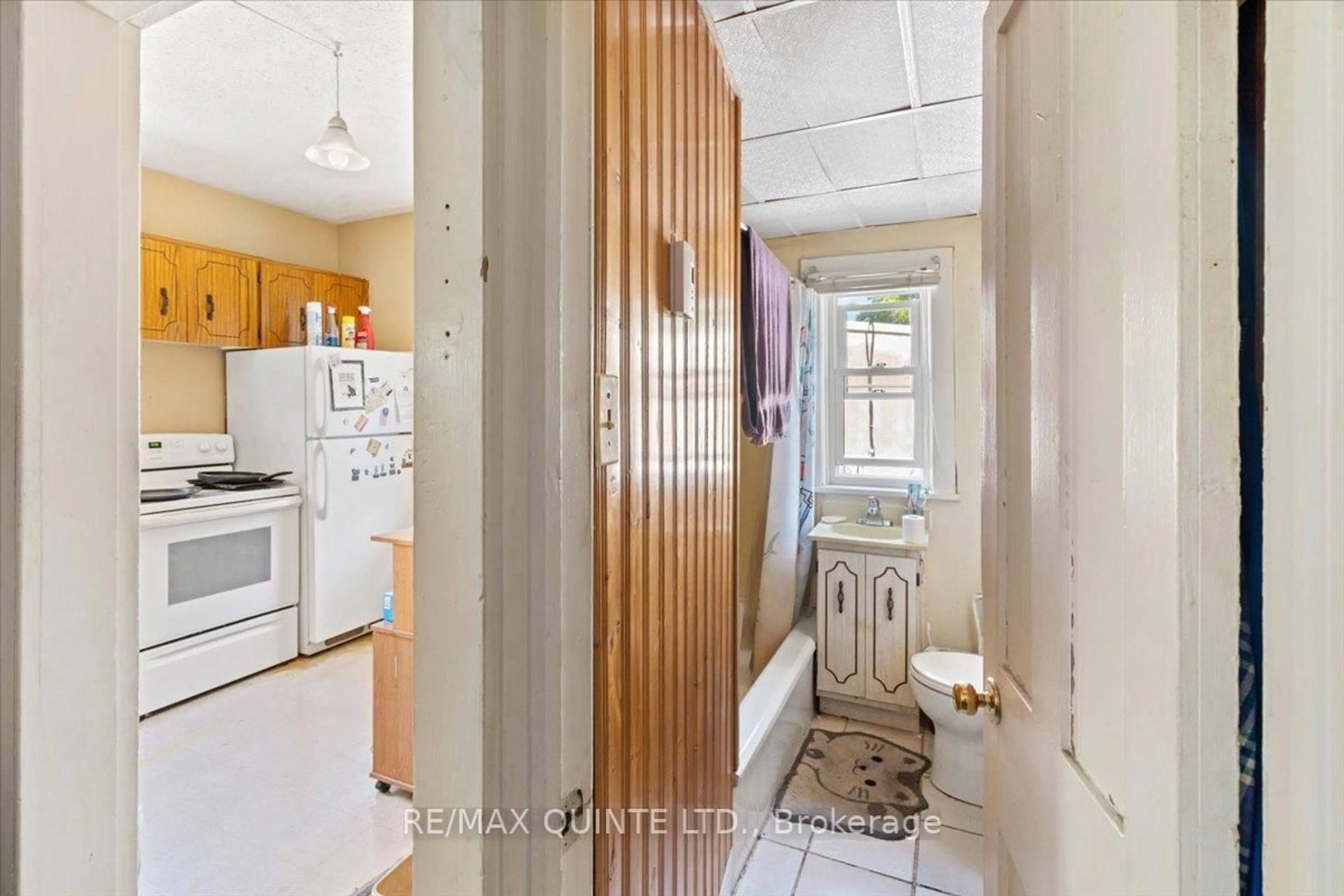 Unknown for 5-7 Chapel St, Prince Edward County Ontario K0K 2T0
