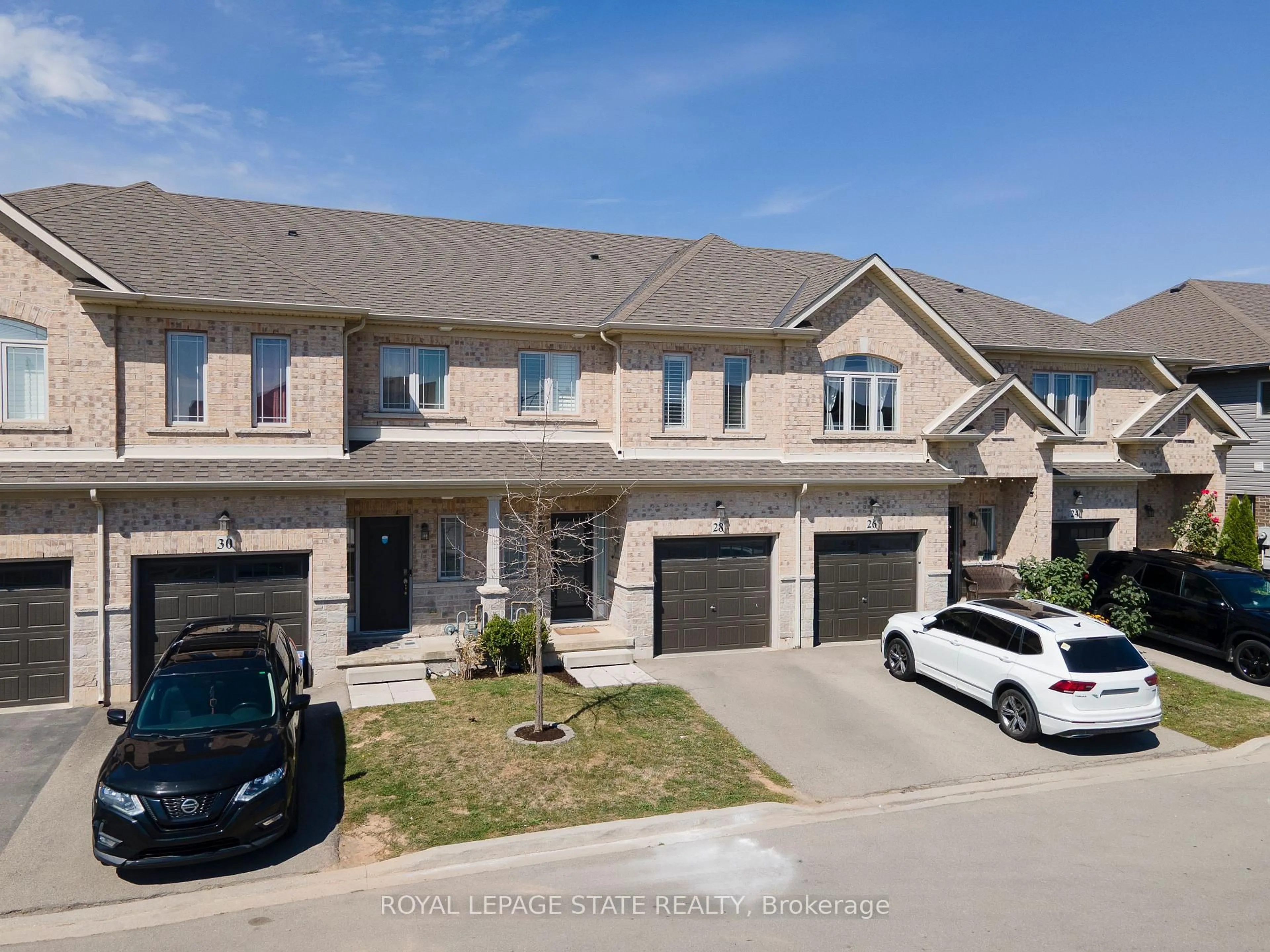 A pic from outside/outdoor area/front of a property/back of a property/a pic from drone, street for 28 Kingsborough Dr, Hamilton Ontario L0R 1P0