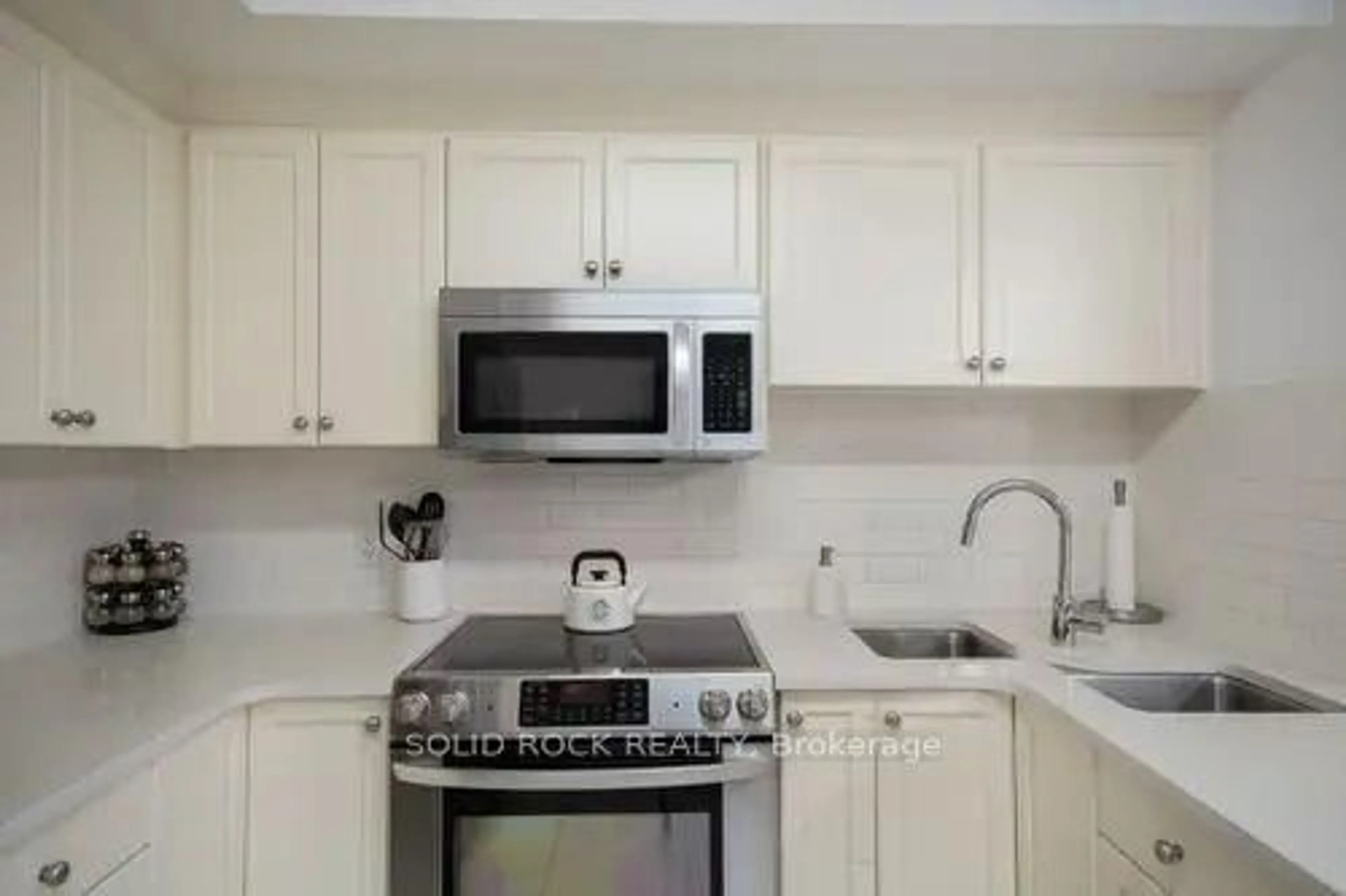 Standard kitchen, unknown for 242 Rideau St #505, Ottawa Ontario K1N 0B7