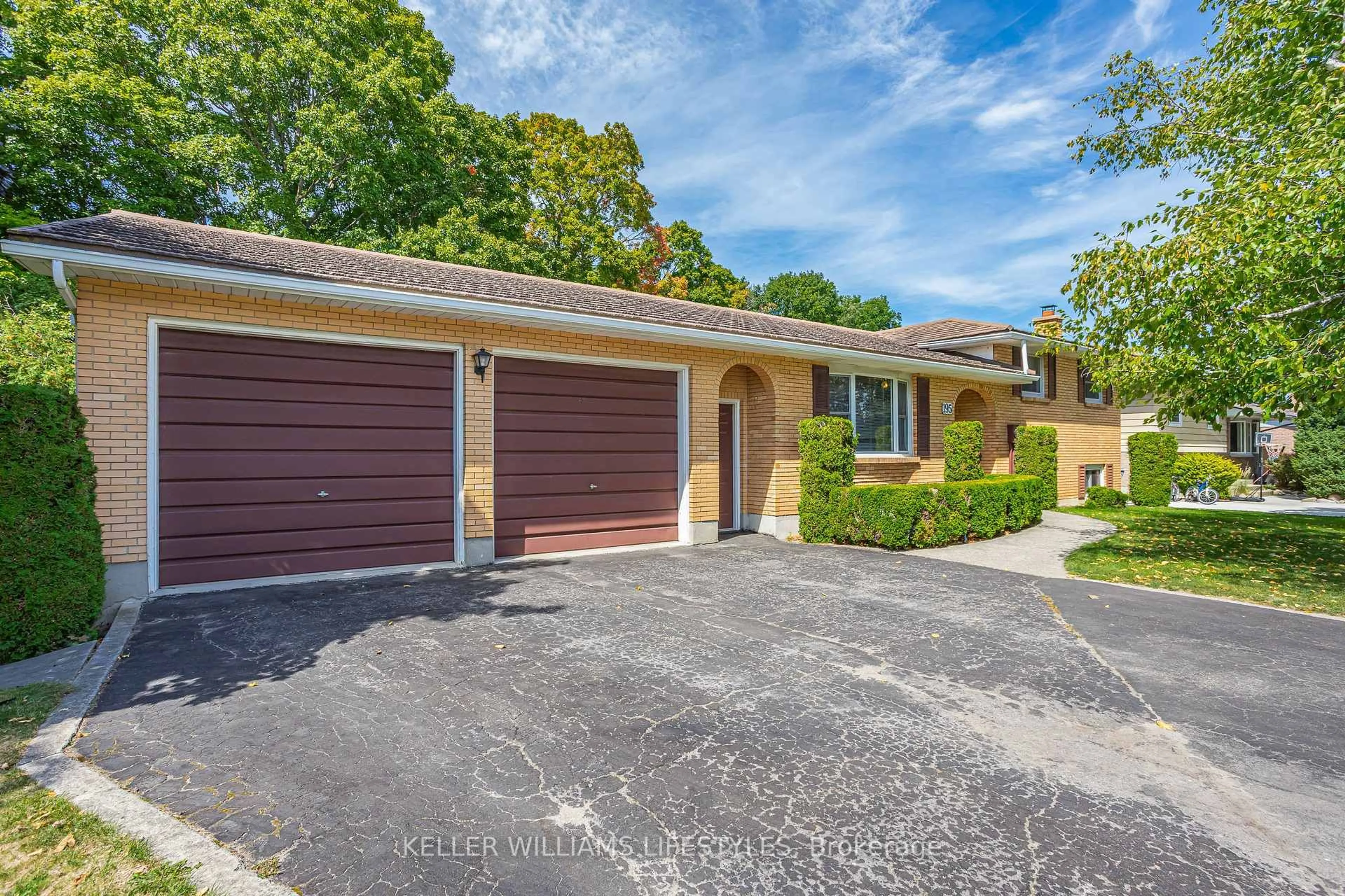 Unknown for 195 Queen St, North Middlesex Ontario N0M 1A0