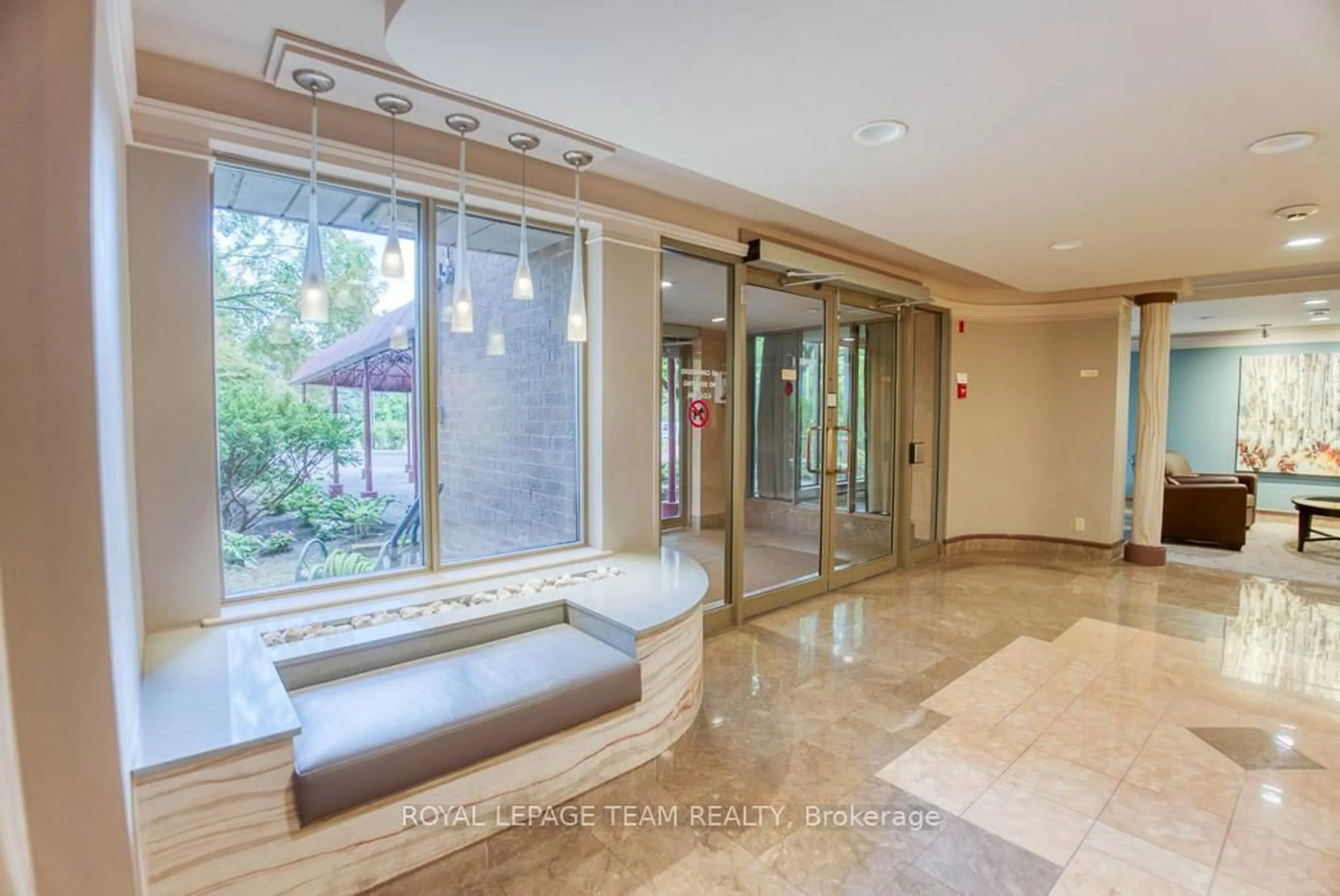 Indoor foyer for 100 Grant Carman Dr #306, Ottawa Ontario K2E 8B8