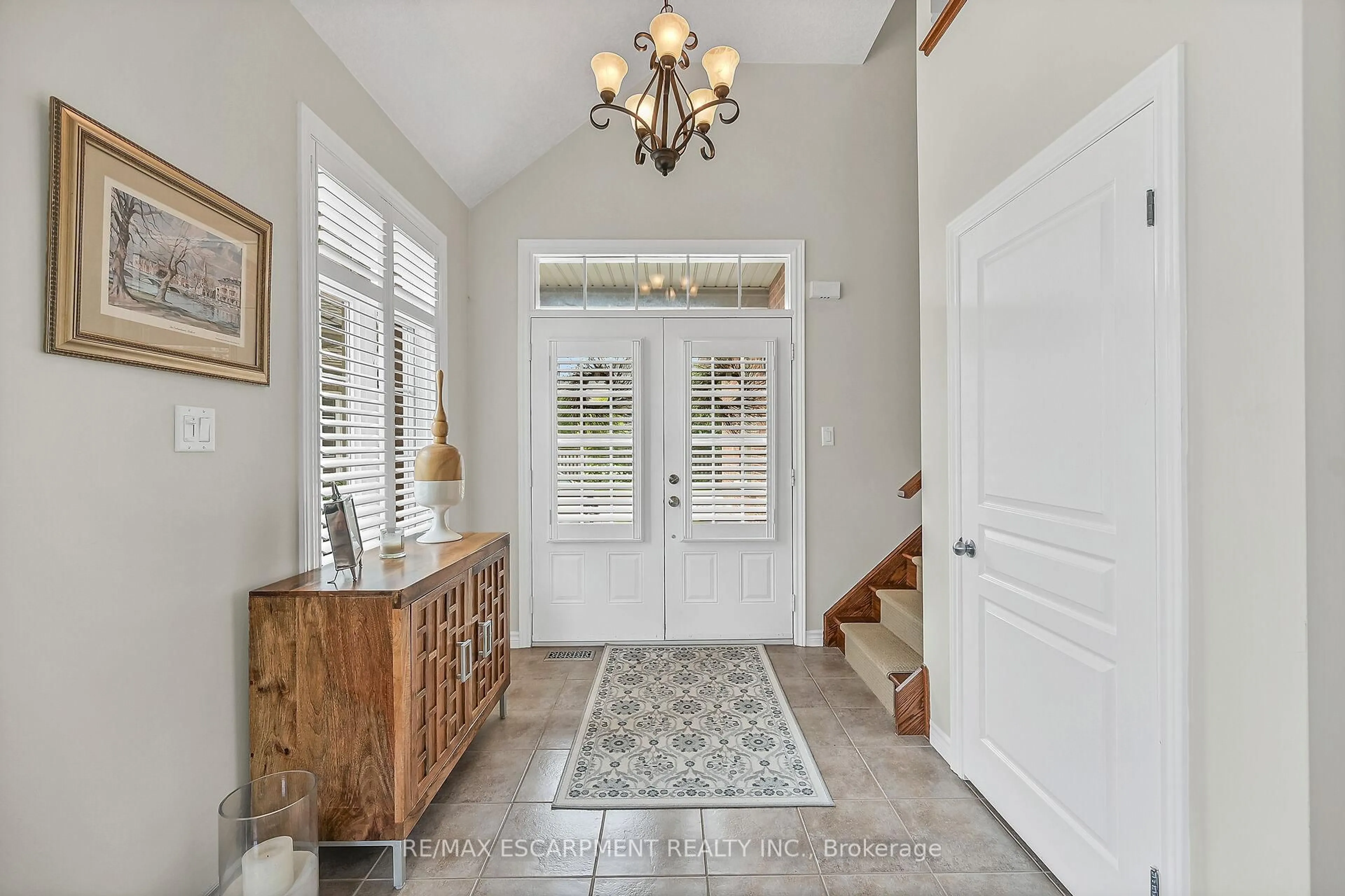 Indoor entryway for 99 Panabaker Dr #8, Hamilton Ontario L9G 0A3