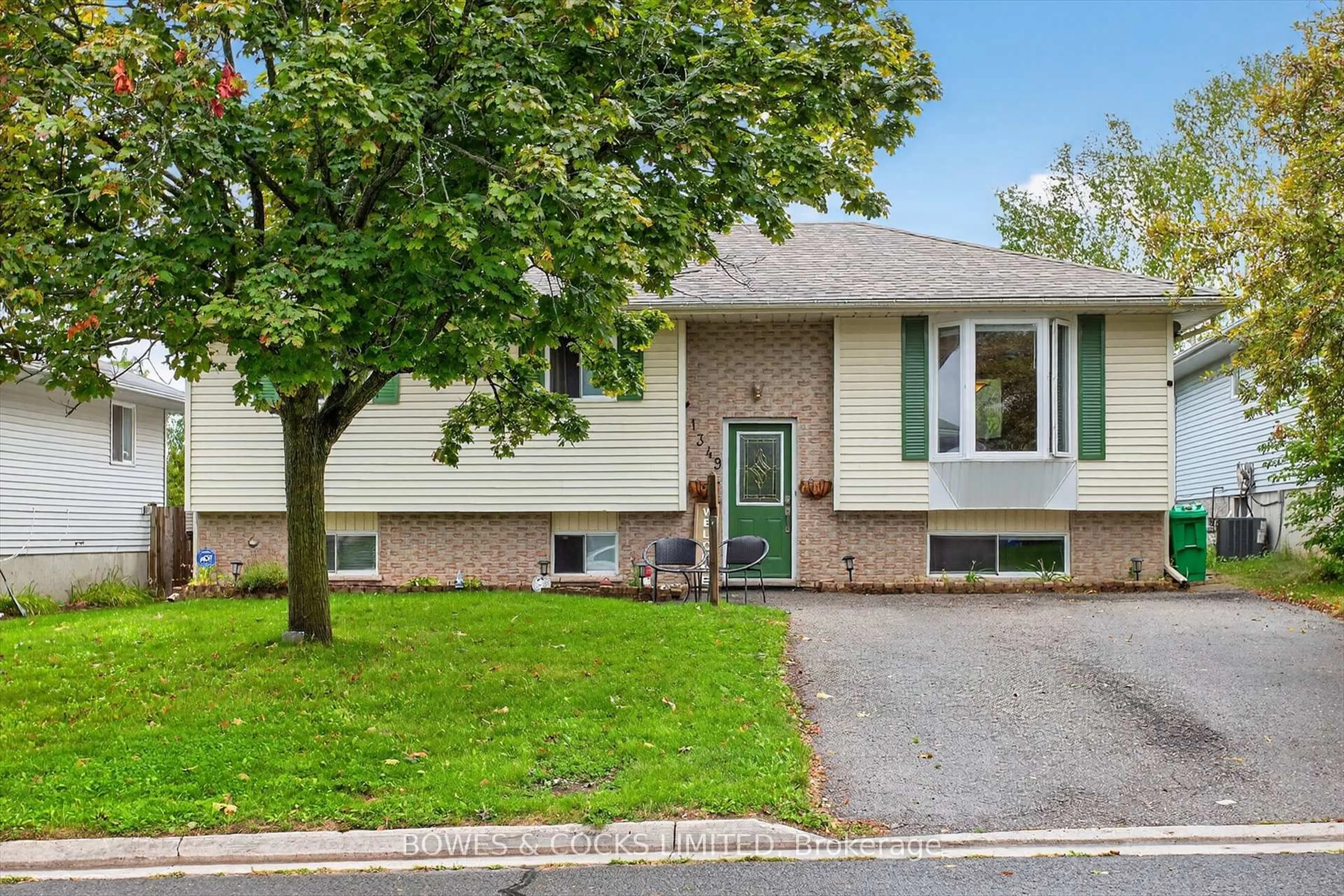 Home with vinyl exterior material, street for 1349 Tudor Cres, Peterborough Ontario K9L 1X1
