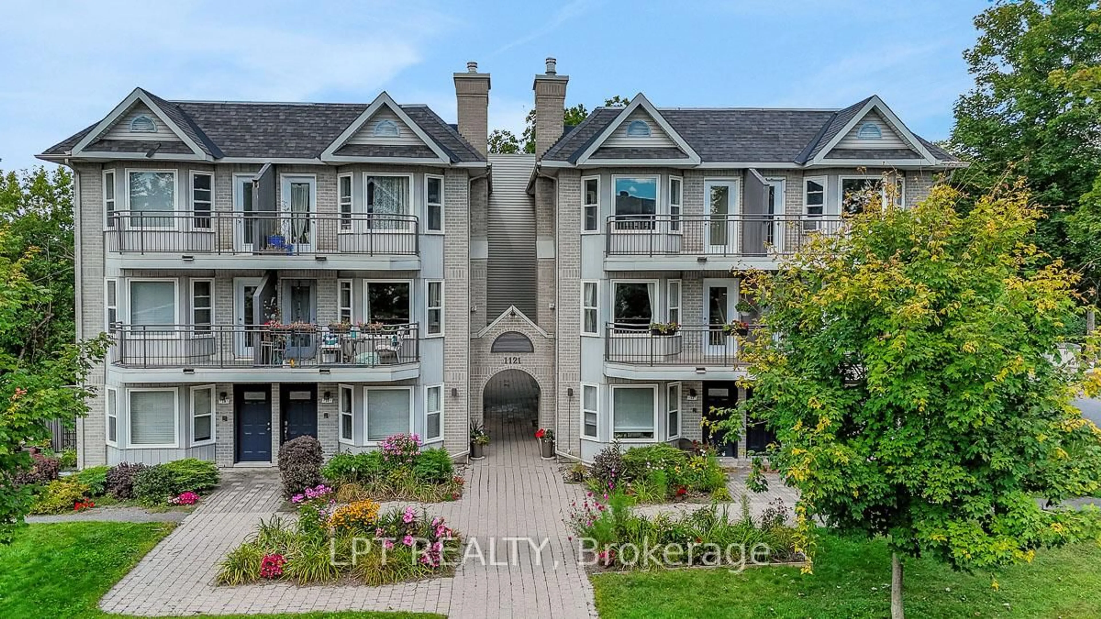 A pic from outside/outdoor area/front of a property/back of a property/a pic from drone, water/lake/river/ocean view for 1121 Bavlie Ave #13, Ottawa Ontario K1H 8P3
