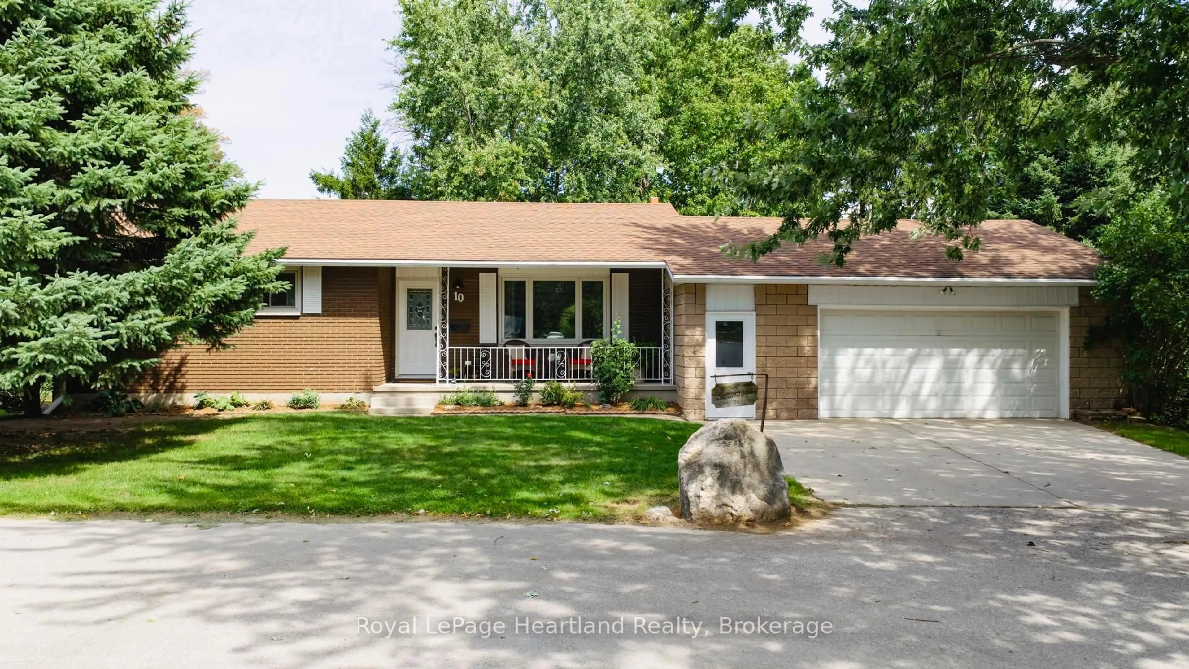 Home with vinyl exterior material, street for 10 Bissett Crt, Goderich Ontario N7A 3X8