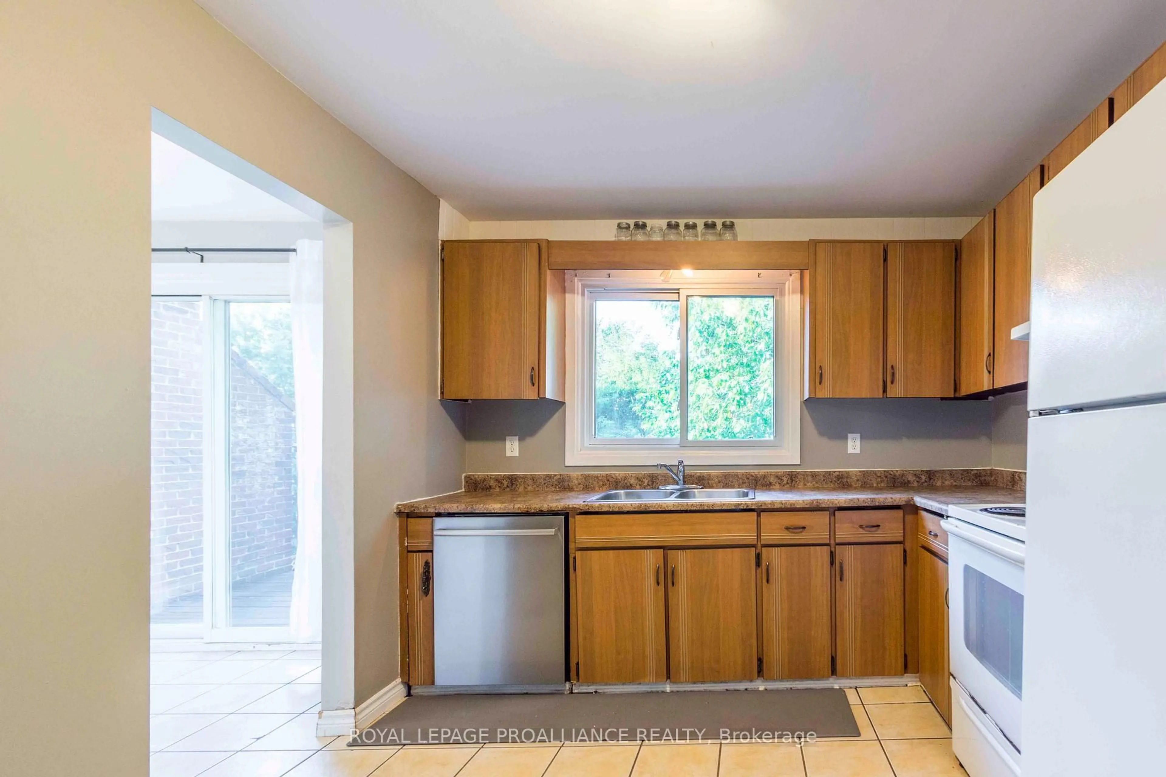 Standard kitchen, ceramic/tile floor for 23 Anna Crt, Quinte West Ontario K8V 5Y4