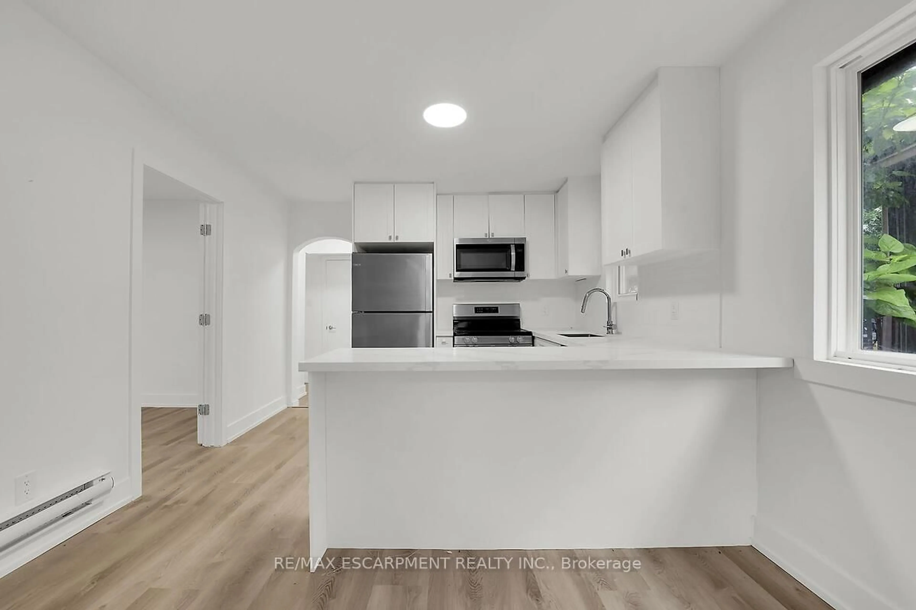 Standard kitchen, unknown for 34 Rykert St, St. Catharines Ontario L2S 1Z1