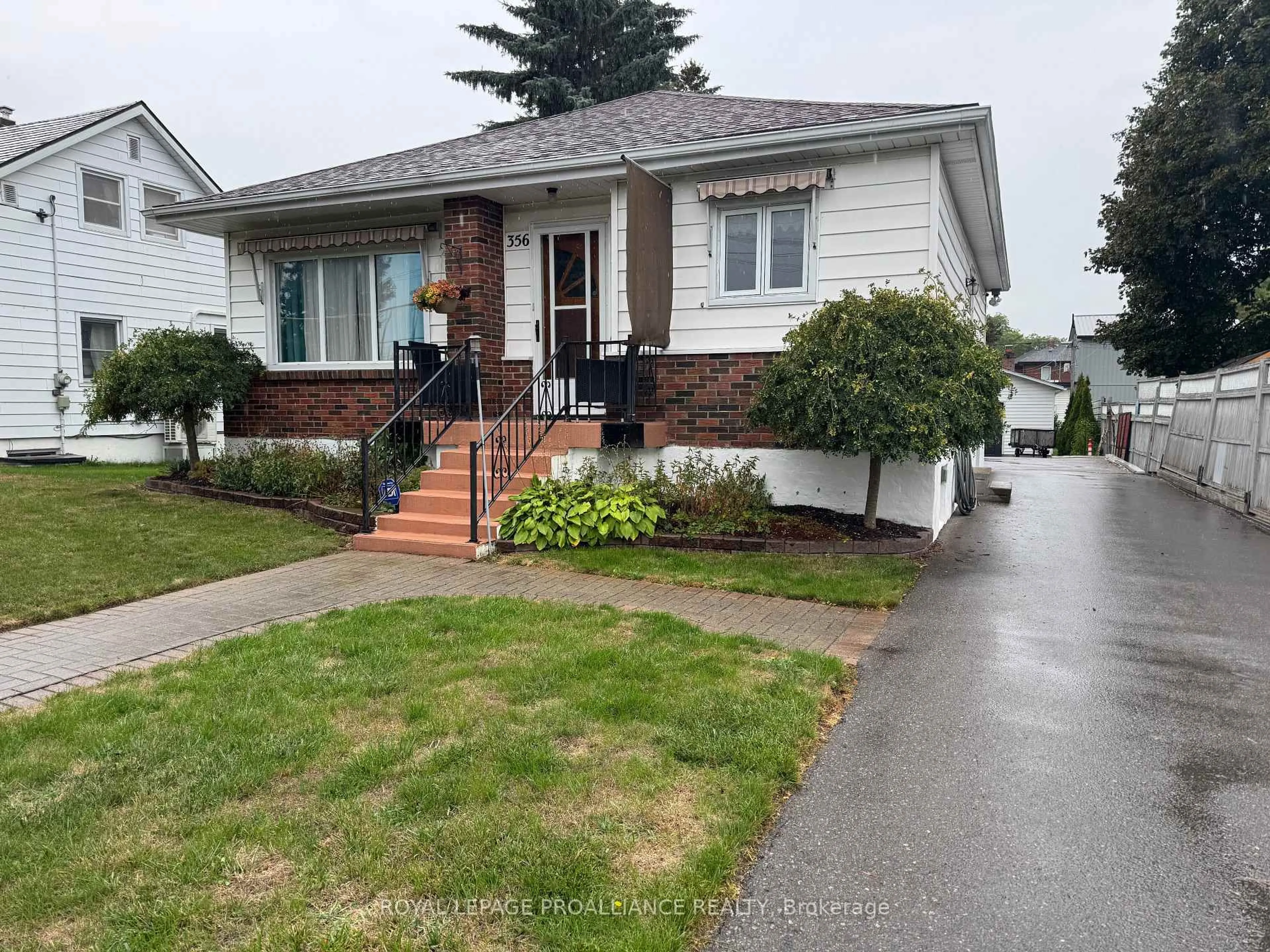 Home with vinyl exterior material, street for 356 Dufferin Ave, Belleville Ontario K8N 3X8