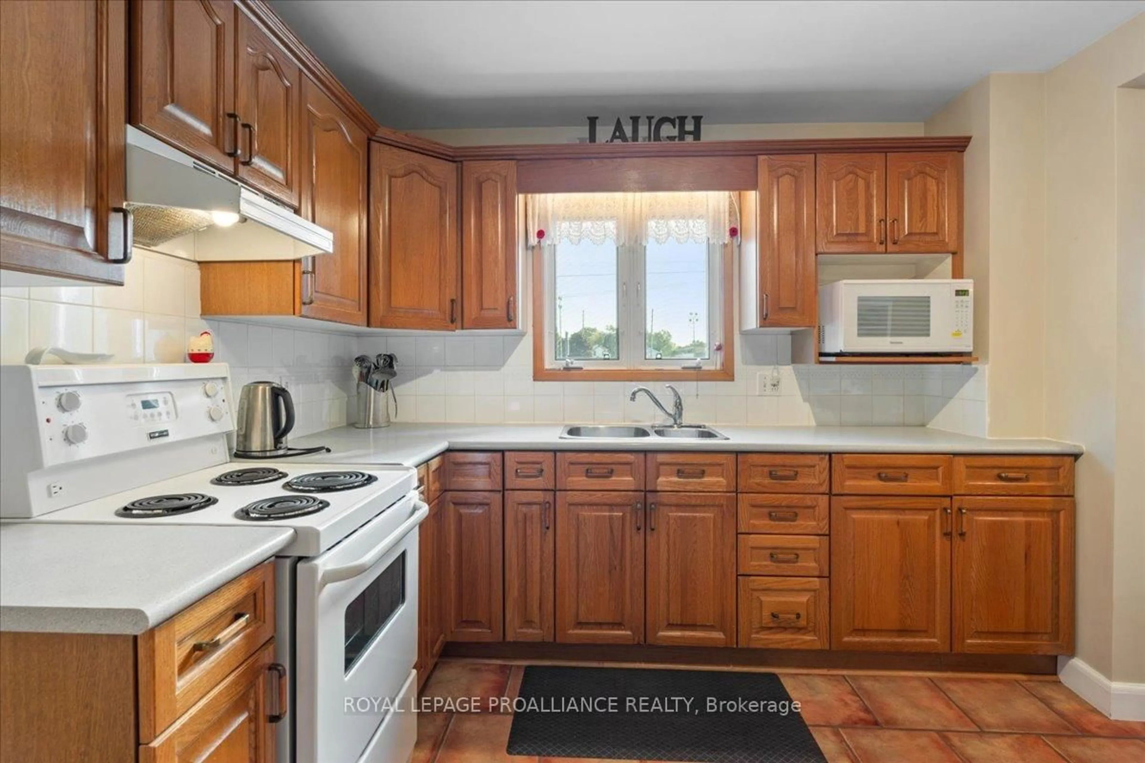 Standard kitchen, unknown for 356 Dufferin Ave, Belleville Ontario K8N 3X8