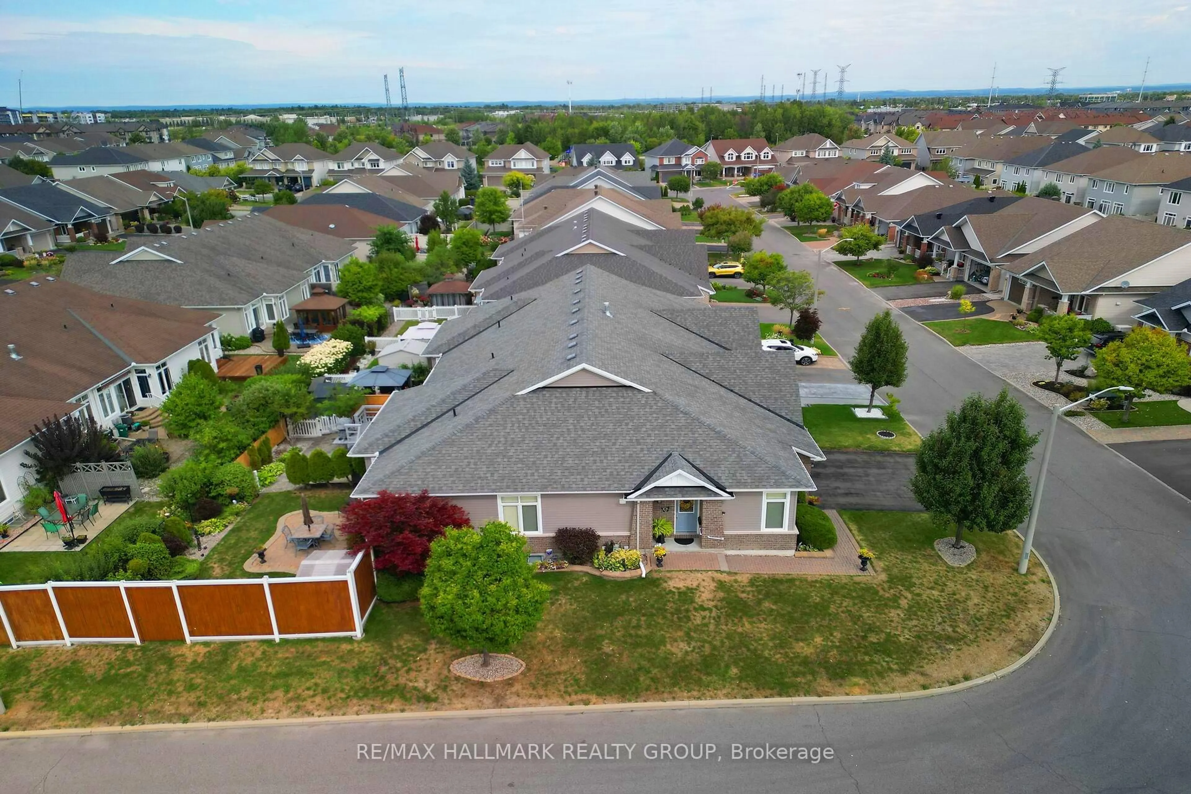 A pic from outside/outdoor area/front of a property/back of a property/a pic from drone, unknown for 325 Farincourt Cres, Ottawa Ontario K4A 0M6