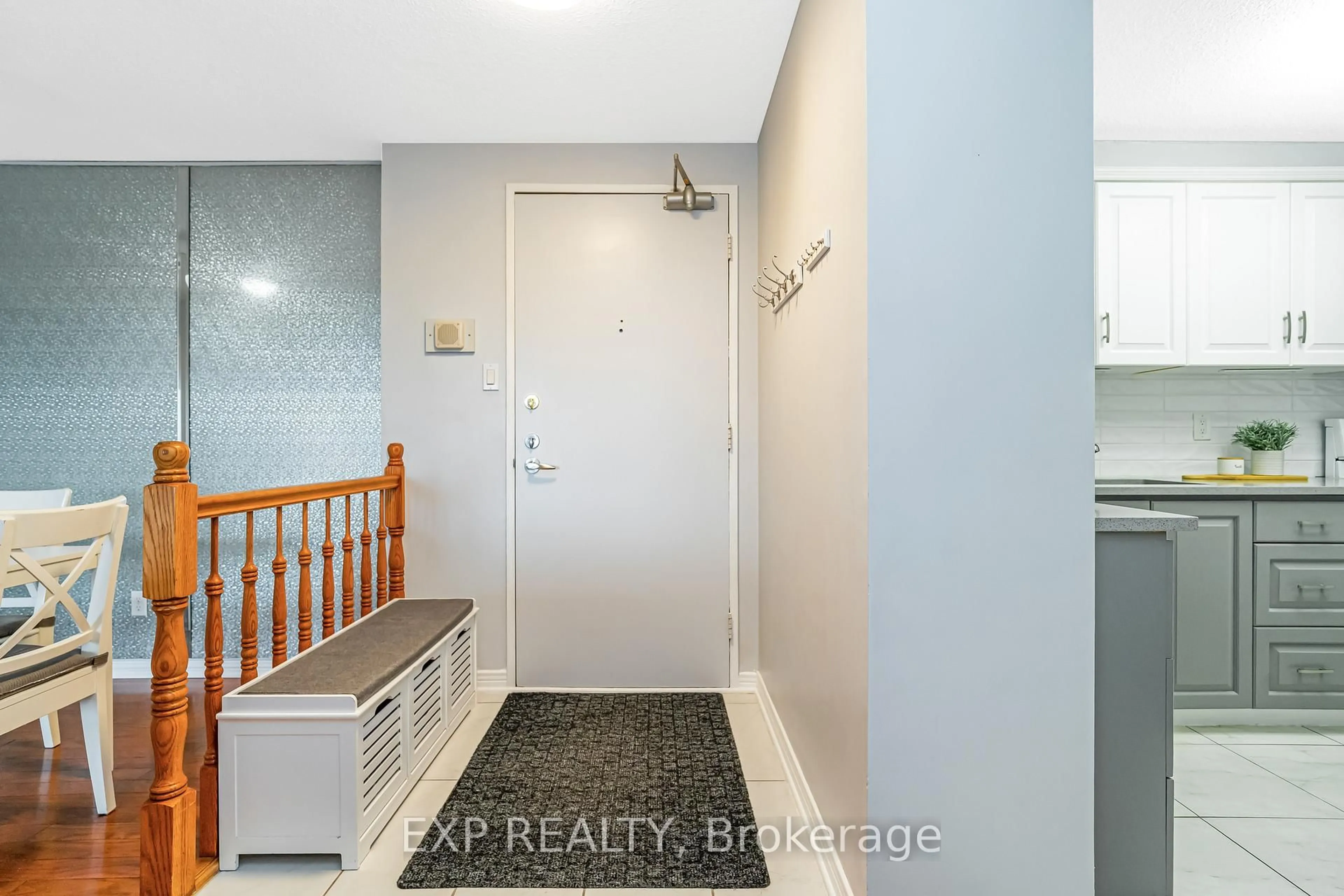 Indoor entryway for 415 Greenview Ave #101, Ottawa Ontario K2B 8G5