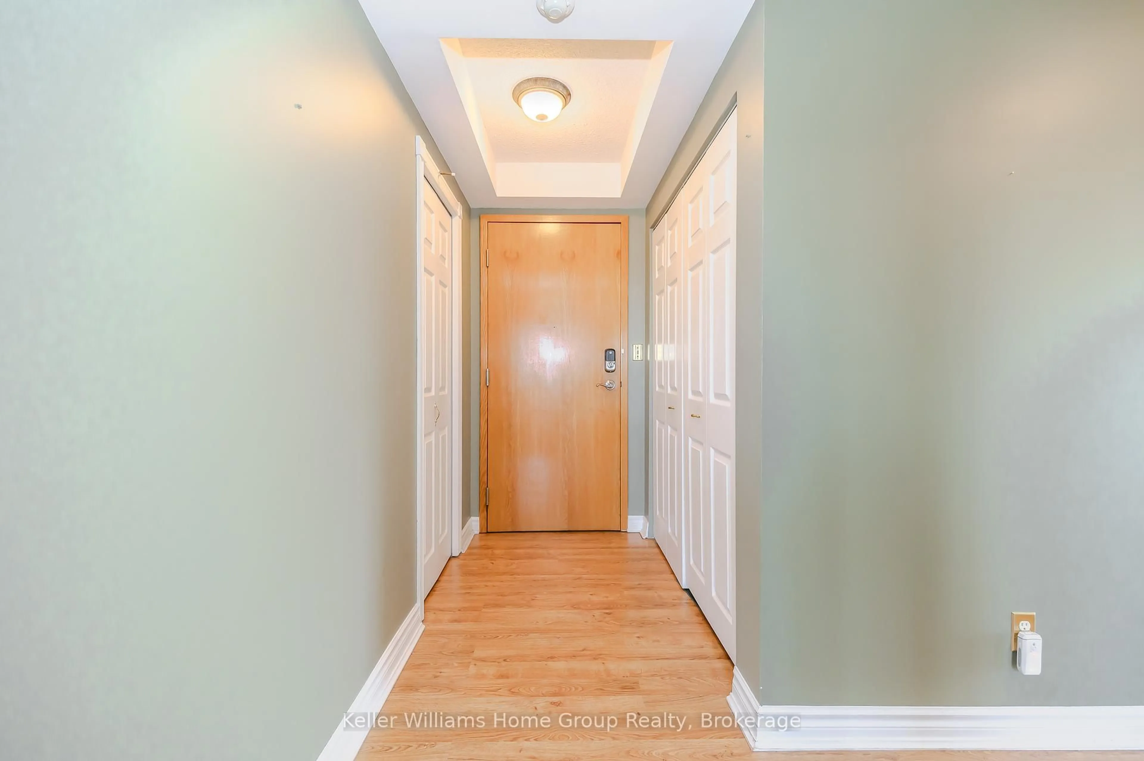 Indoor entryway for 237 King St #1008, Cambridge Ontario N3H 5L2