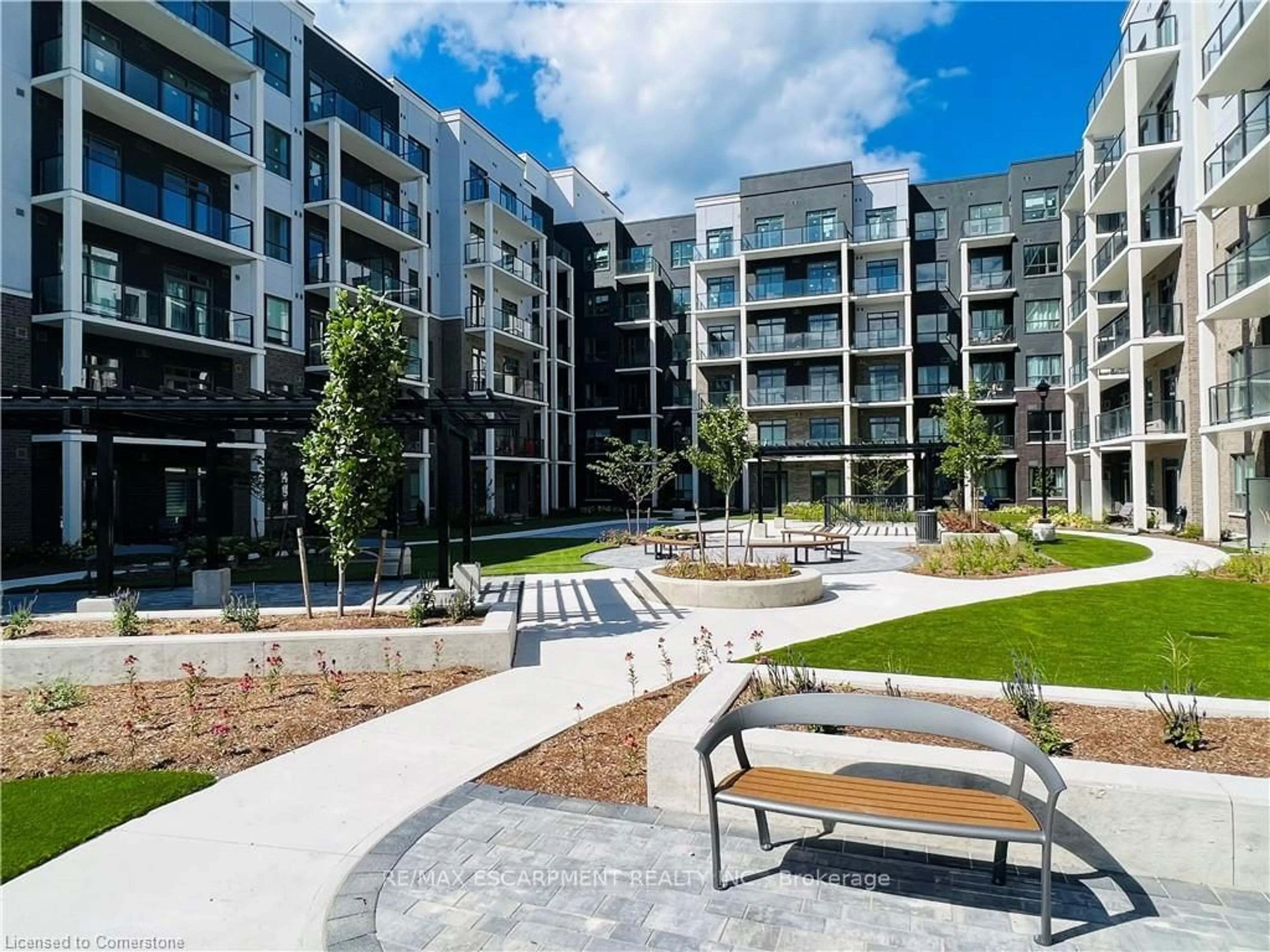 Patio, street for 5055 Greenlane Rd #318, Lincoln Ontario L0R 1B3