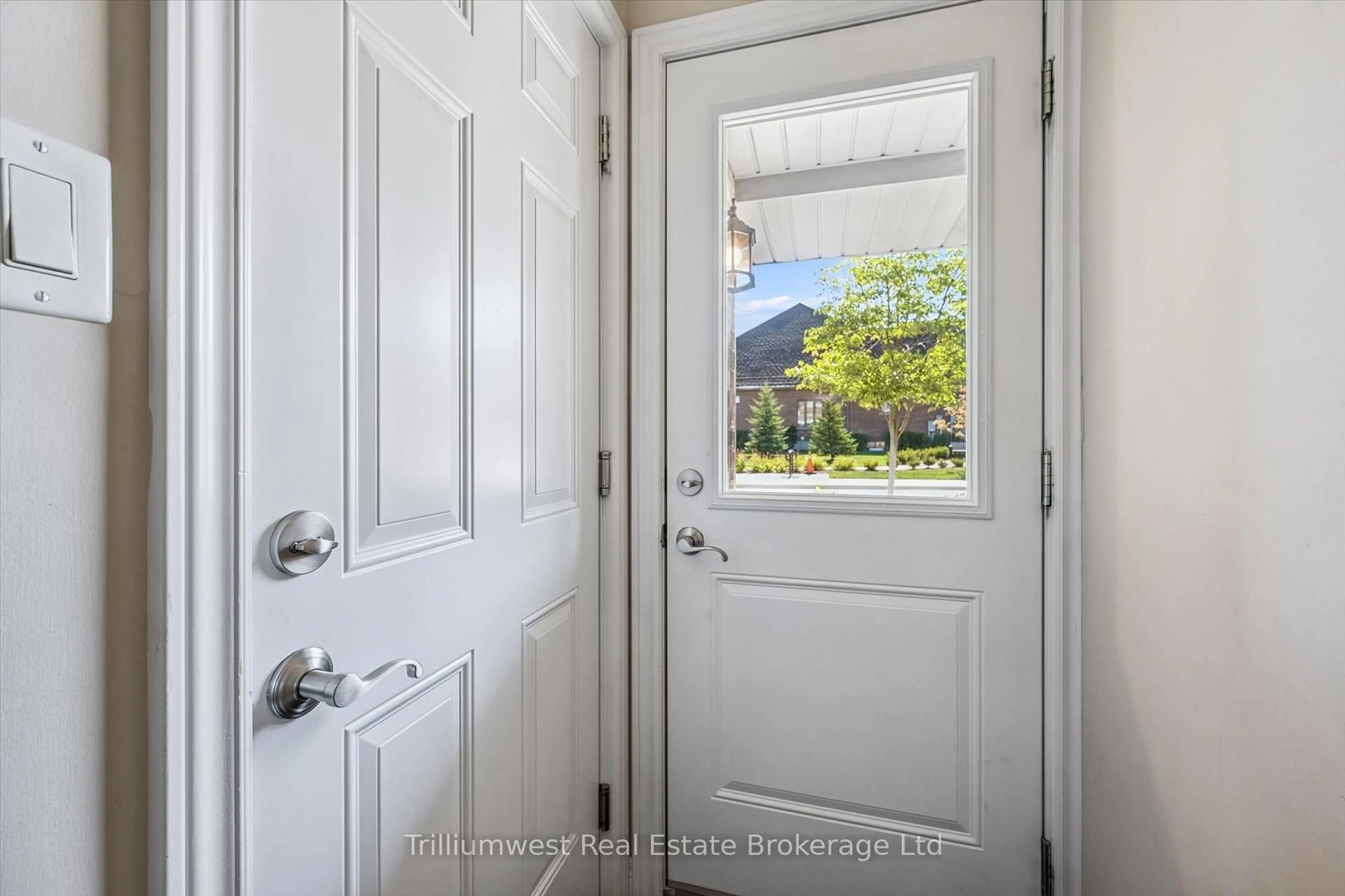 Indoor entryway for 39 Kay Cres #13, Guelph Ontario N1L 0N5