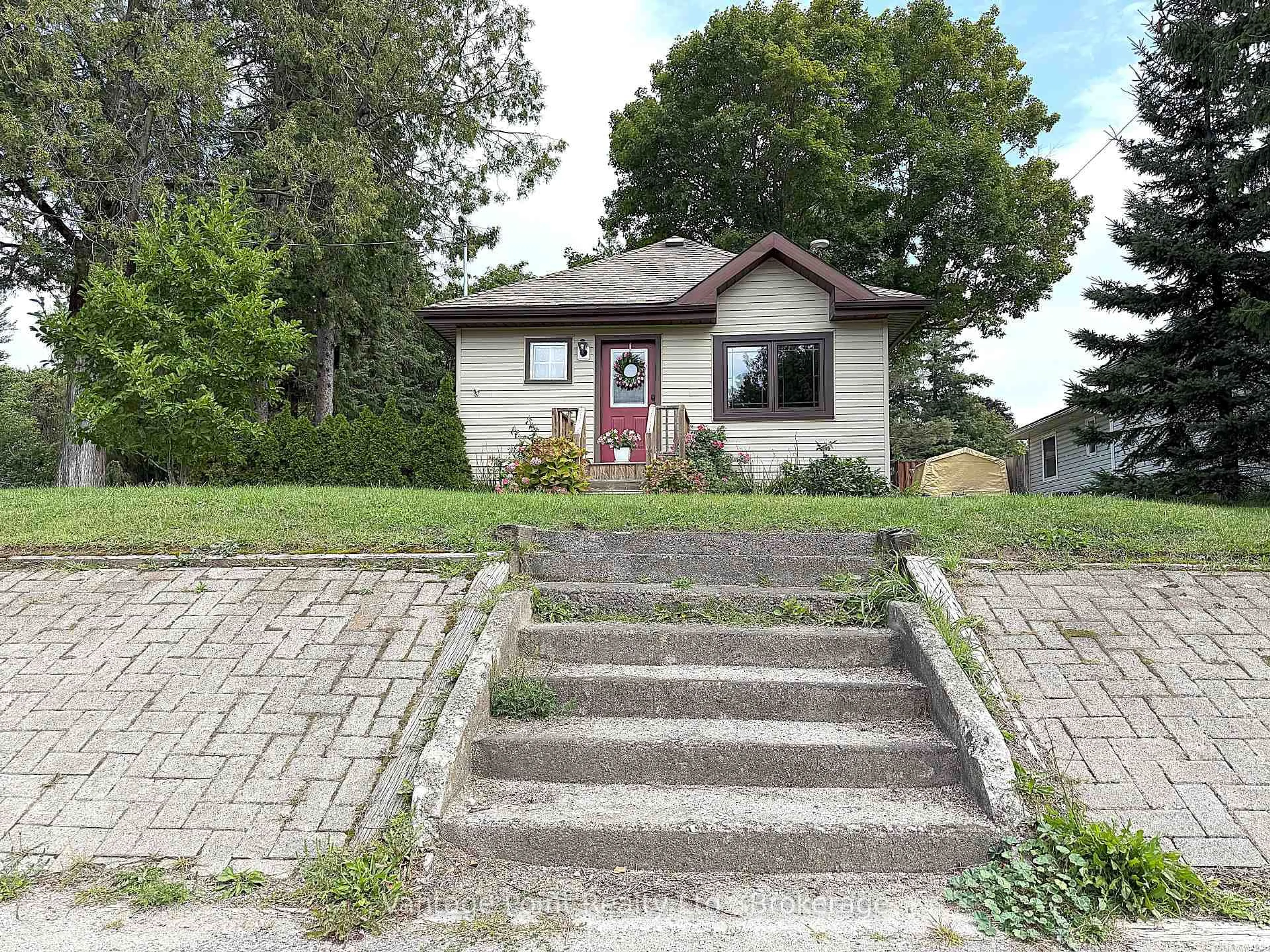 A pic from outside/outdoor area/front of a property/back of a property/a pic from drone, street for 777007 10 Highway, Chatsworth Ontario N0H 1R0