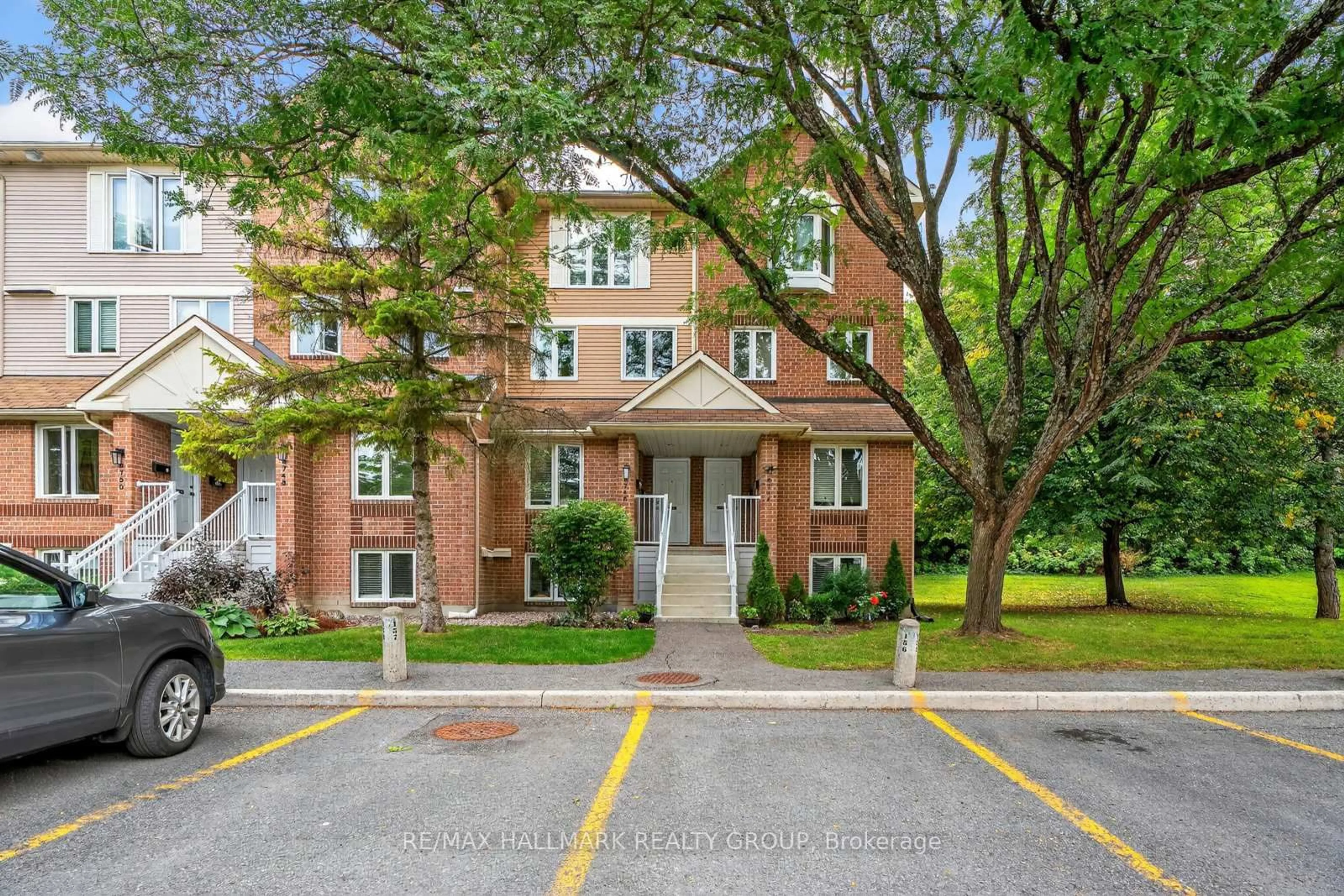 Unknown for 6746 Jeanne DArc Blvd #B, Ottawa Ontario K1C 6E9