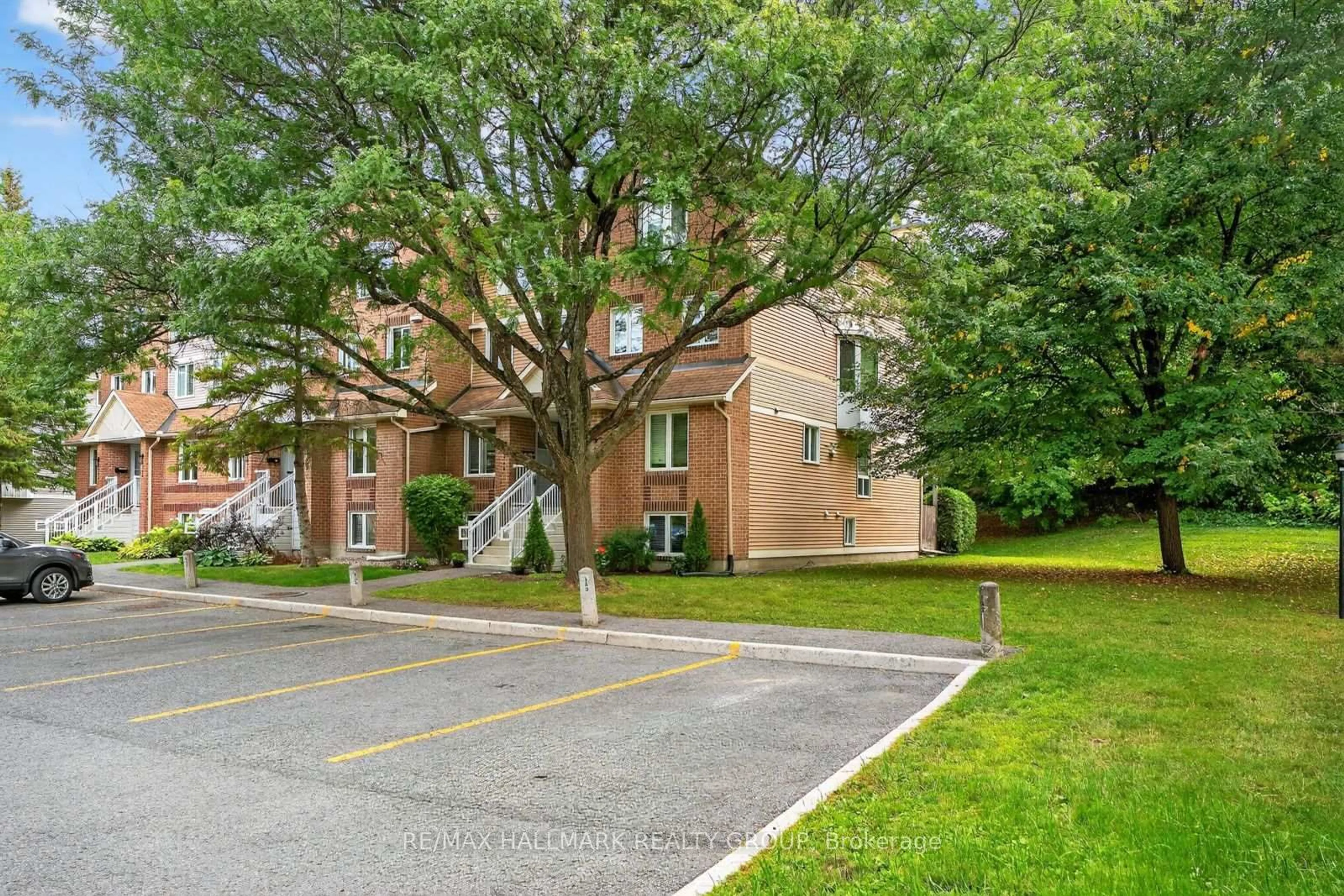 Unknown for 6746 Jeanne DArc Blvd #B, Ottawa Ontario K1C 6E9