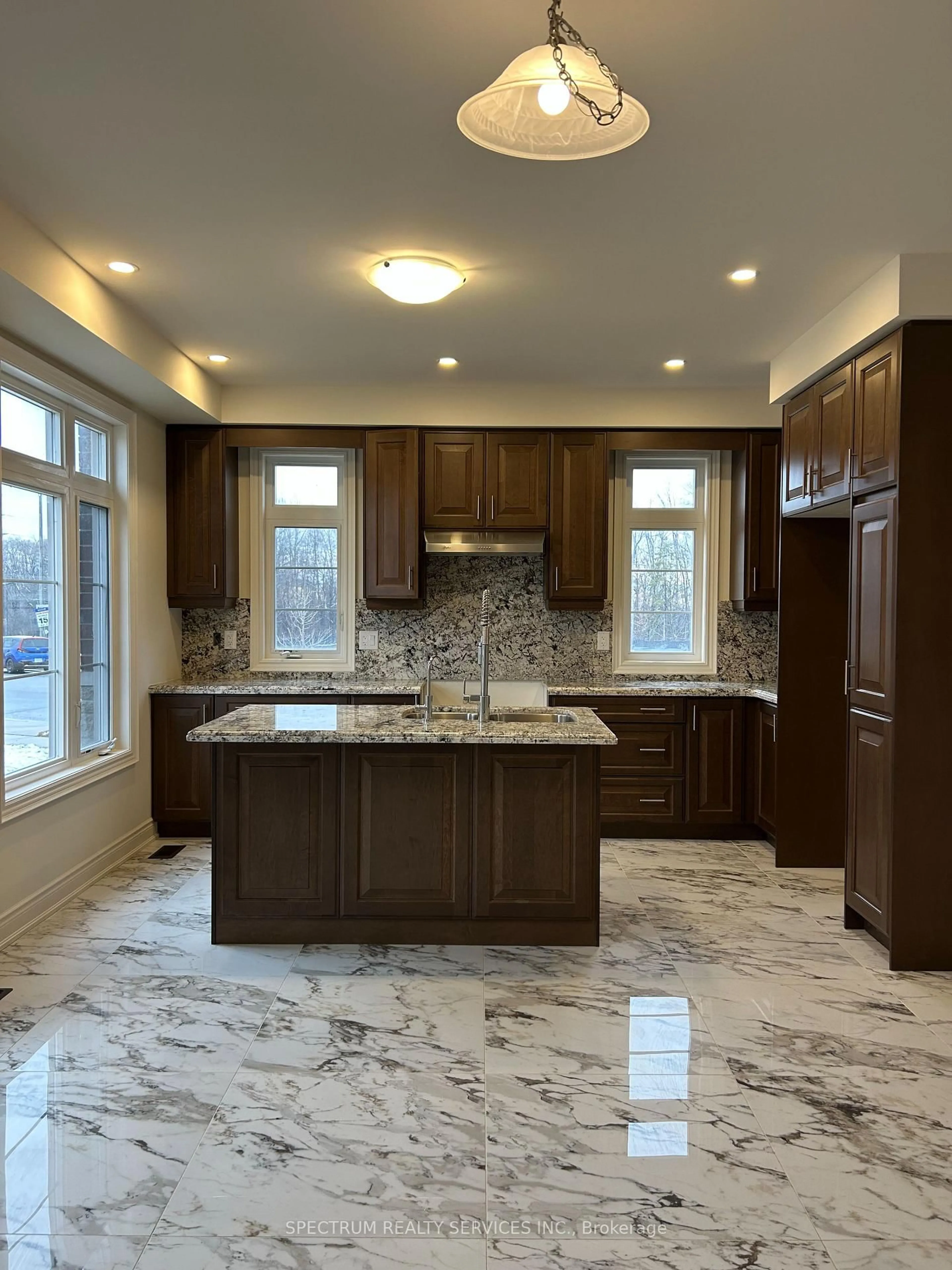 Open concept kitchen, ceramic/tile floor for 158 Attwater Dr, Cambridge Ontario N1T 0G7