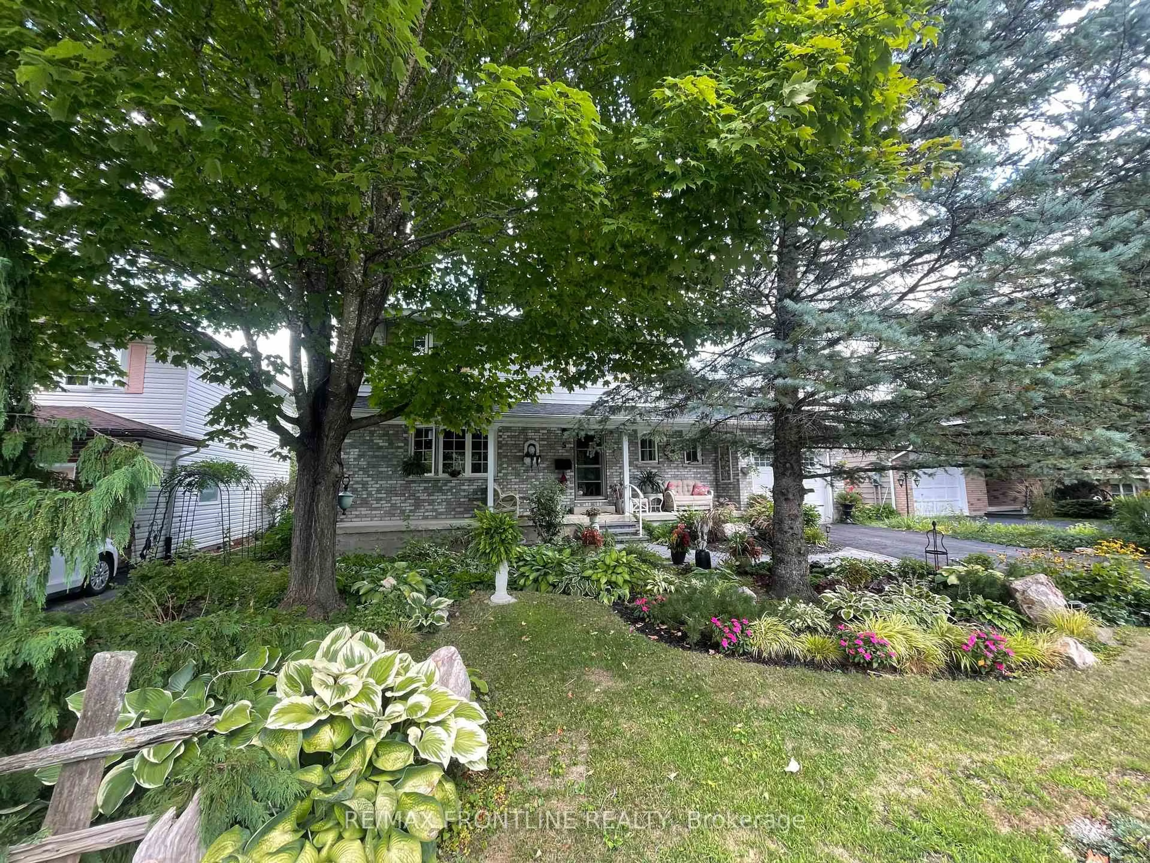 A pic from outside/outdoor area/front of a property/back of a property/a pic from drone, unknown for 5 Ridgeview Pl, Perth Ontario K7H 3L1