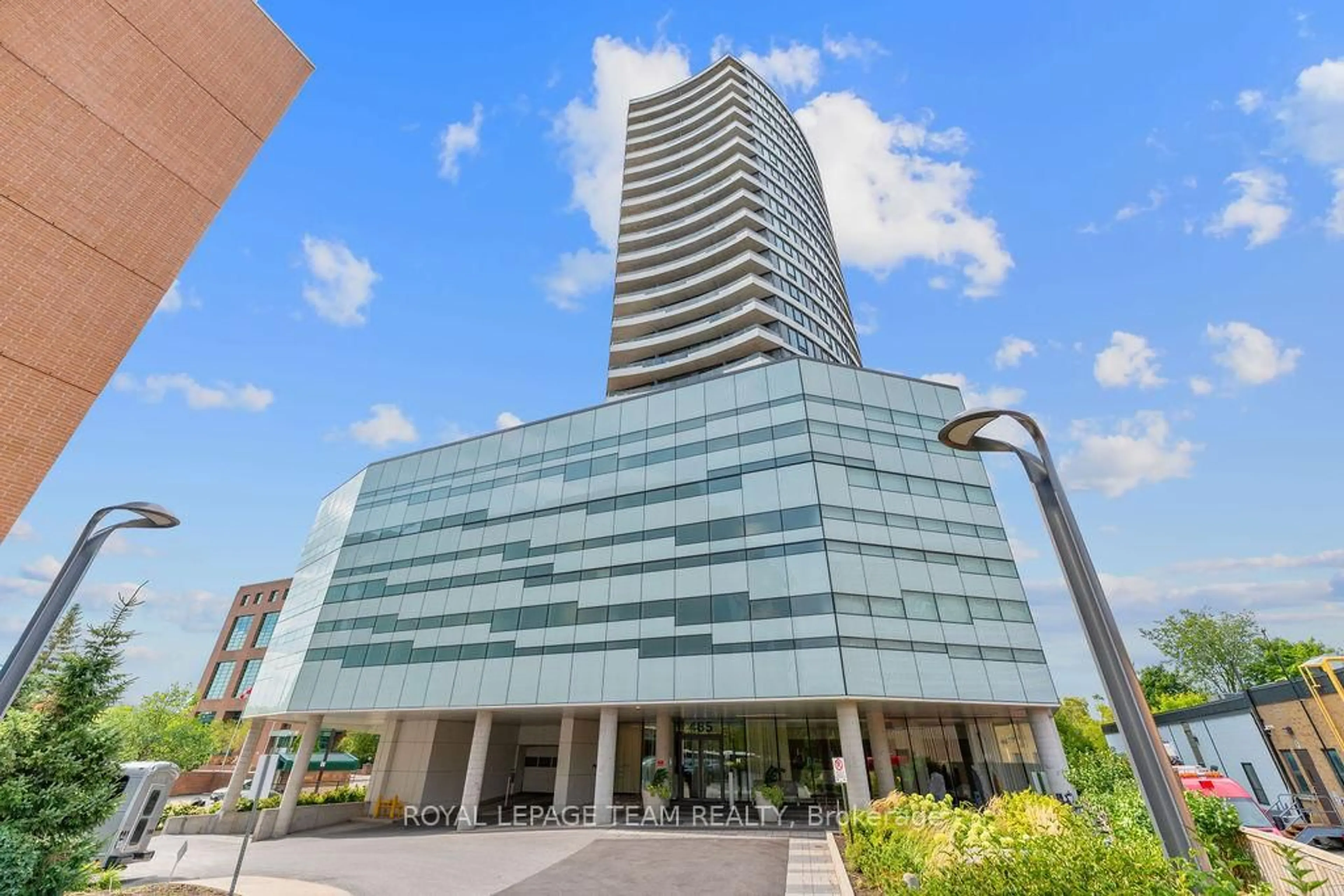 Indoor foyer for 485 Richmond Rd #1107, Ottawa Ontario K2A 3W9