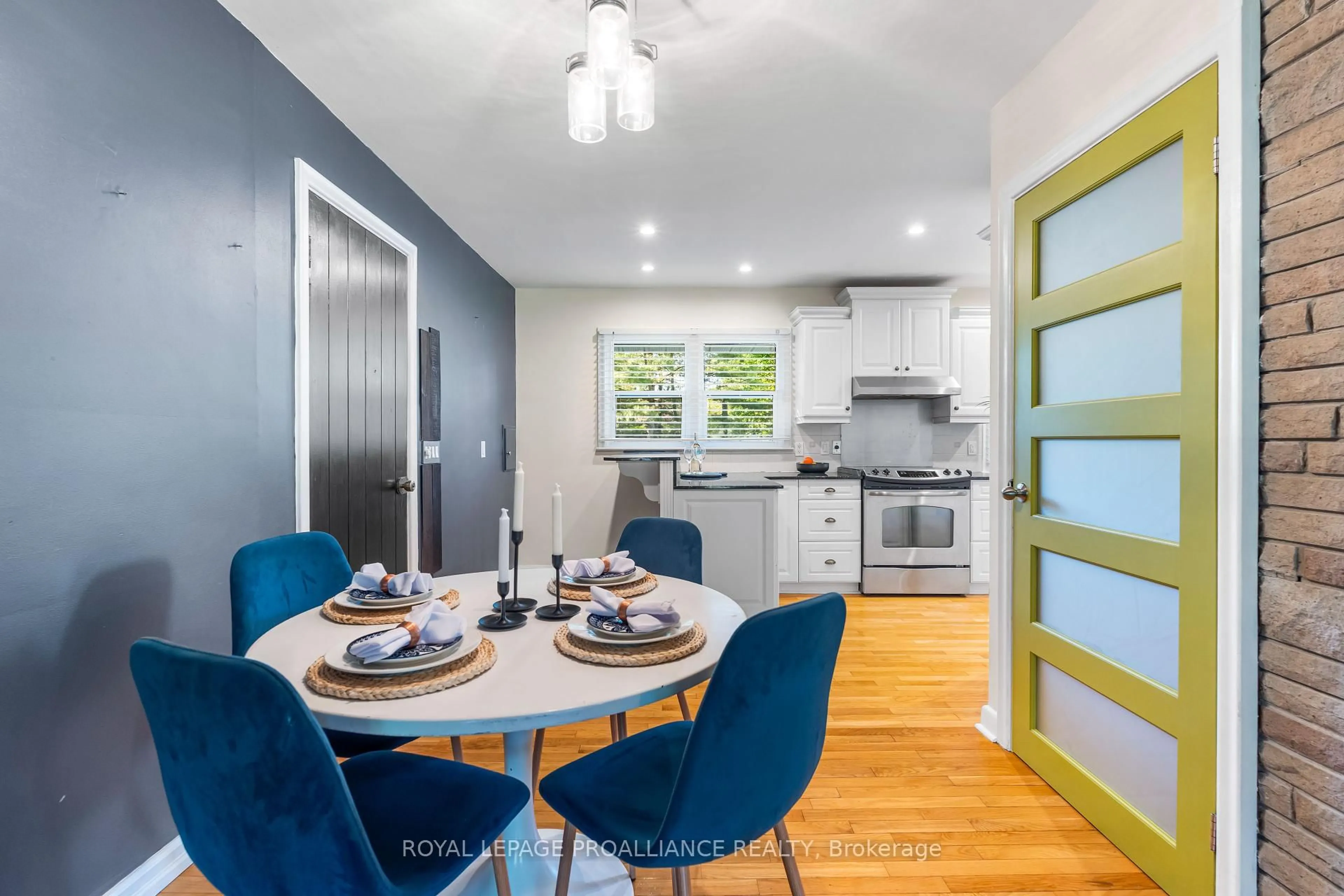 Open concept kitchen, unknown for 7 Hutton Dr, Belleville Ontario K8P 1E9