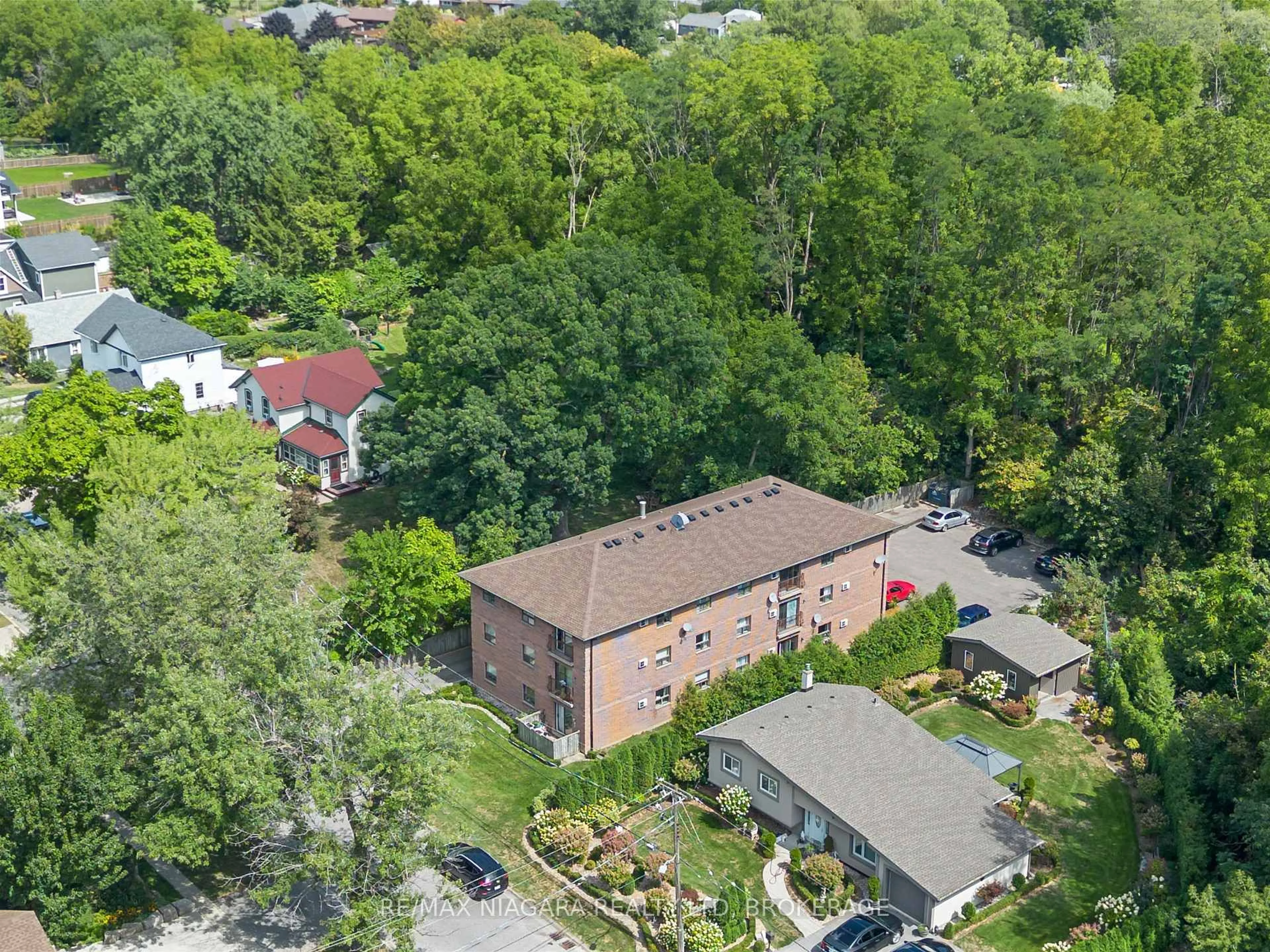 A pic from outside/outdoor area/front of a property/back of a property/a pic from drone, street for 78 Welland St #302, Thorold Ontario L2V 2C1