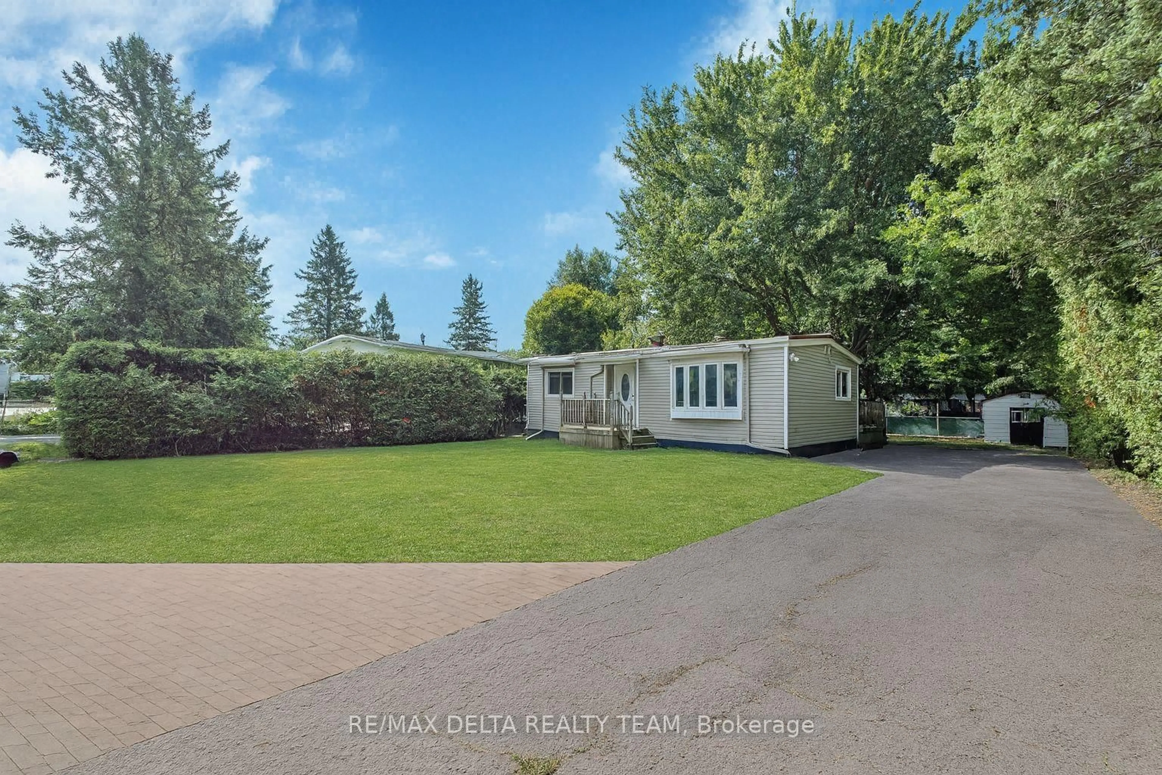 A pic from outside/outdoor area/front of a property/back of a property/a pic from drone, unknown for 25 Fringewood Dr, Stittsville Ontario K2S 1T4