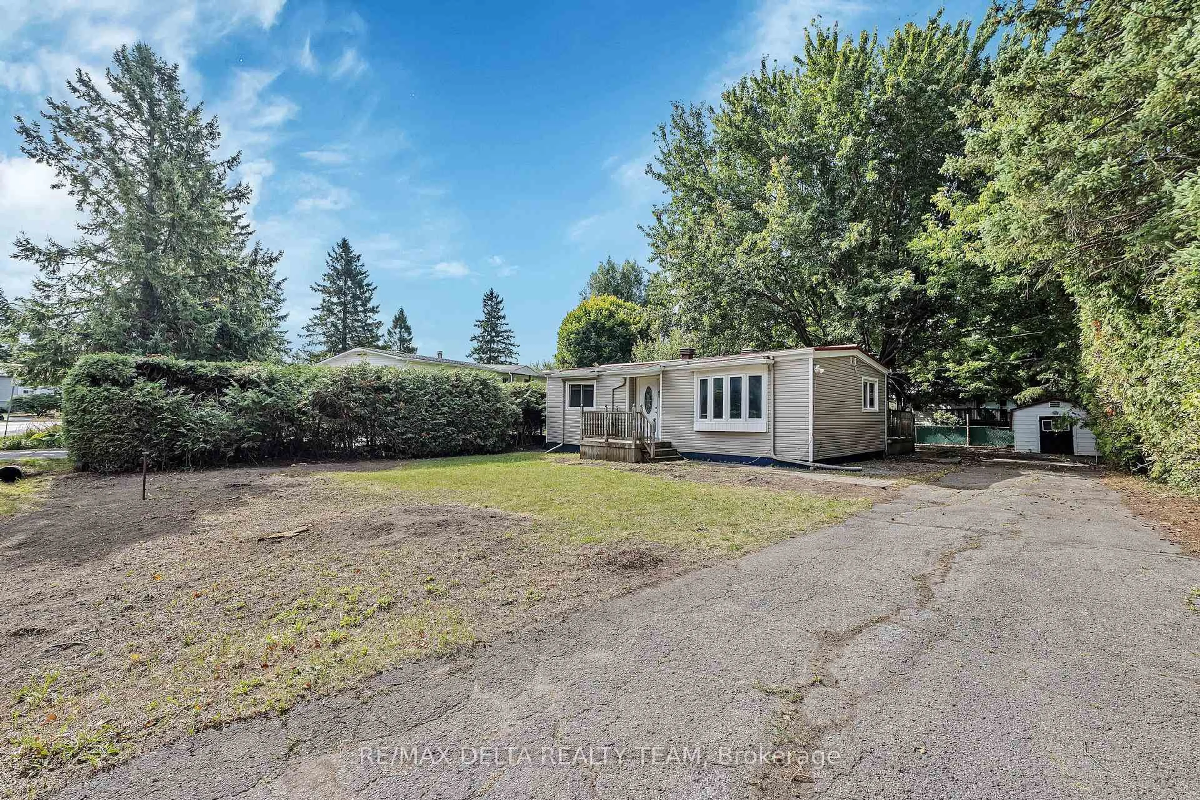 A pic from outside/outdoor area/front of a property/back of a property/a pic from drone, street for 25 Fringewood Dr, Stittsville Ontario K2S 1T4