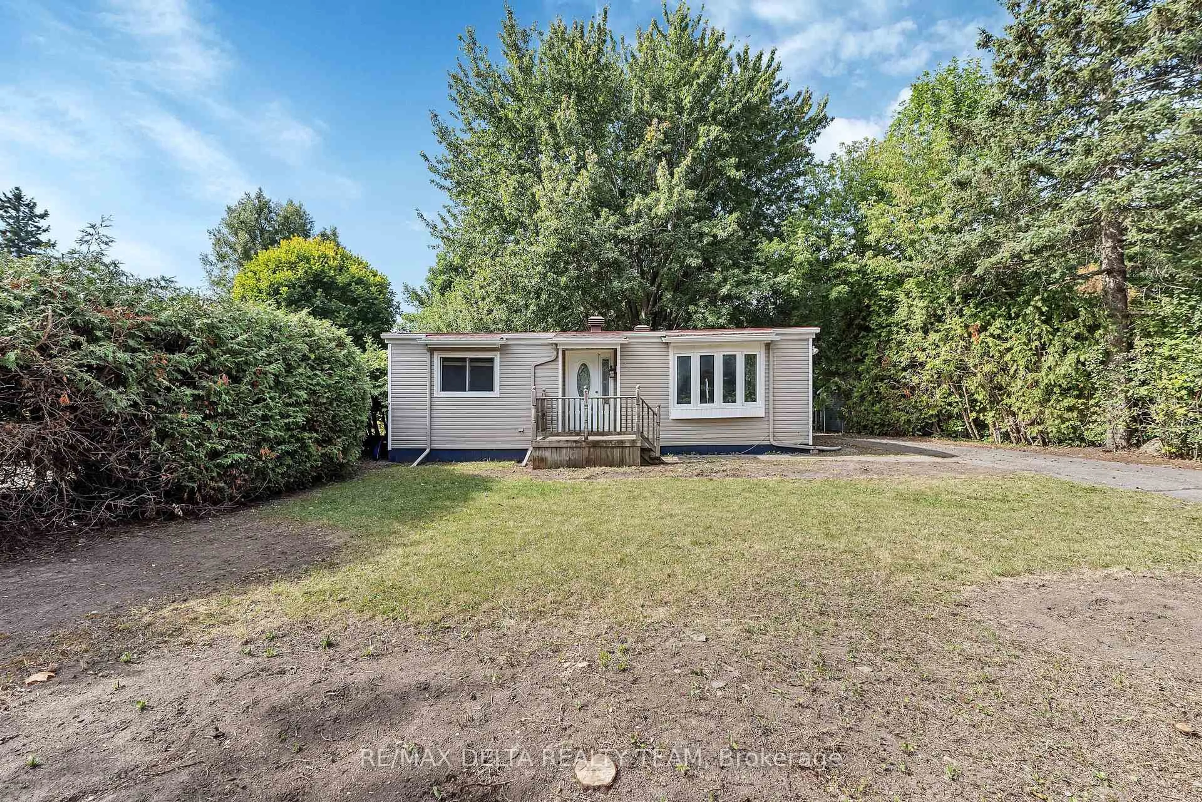 A pic from outside/outdoor area/front of a property/back of a property/a pic from drone, street for 25 Fringewood Dr, Stittsville Ontario K2S 1T4