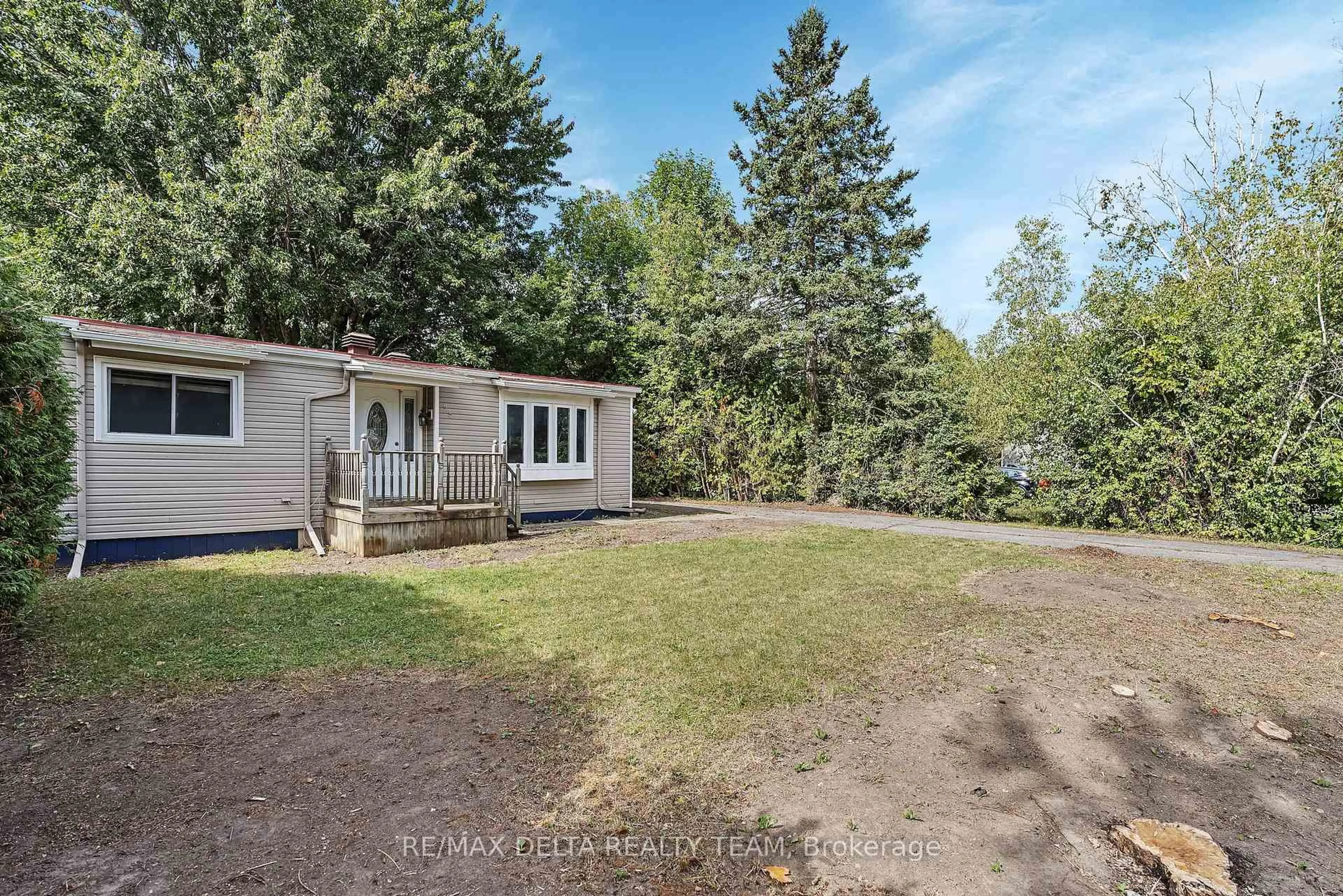 A pic from outside/outdoor area/front of a property/back of a property/a pic from drone, unknown for 25 Fringewood Dr, Stittsville Ontario K2S 1T4