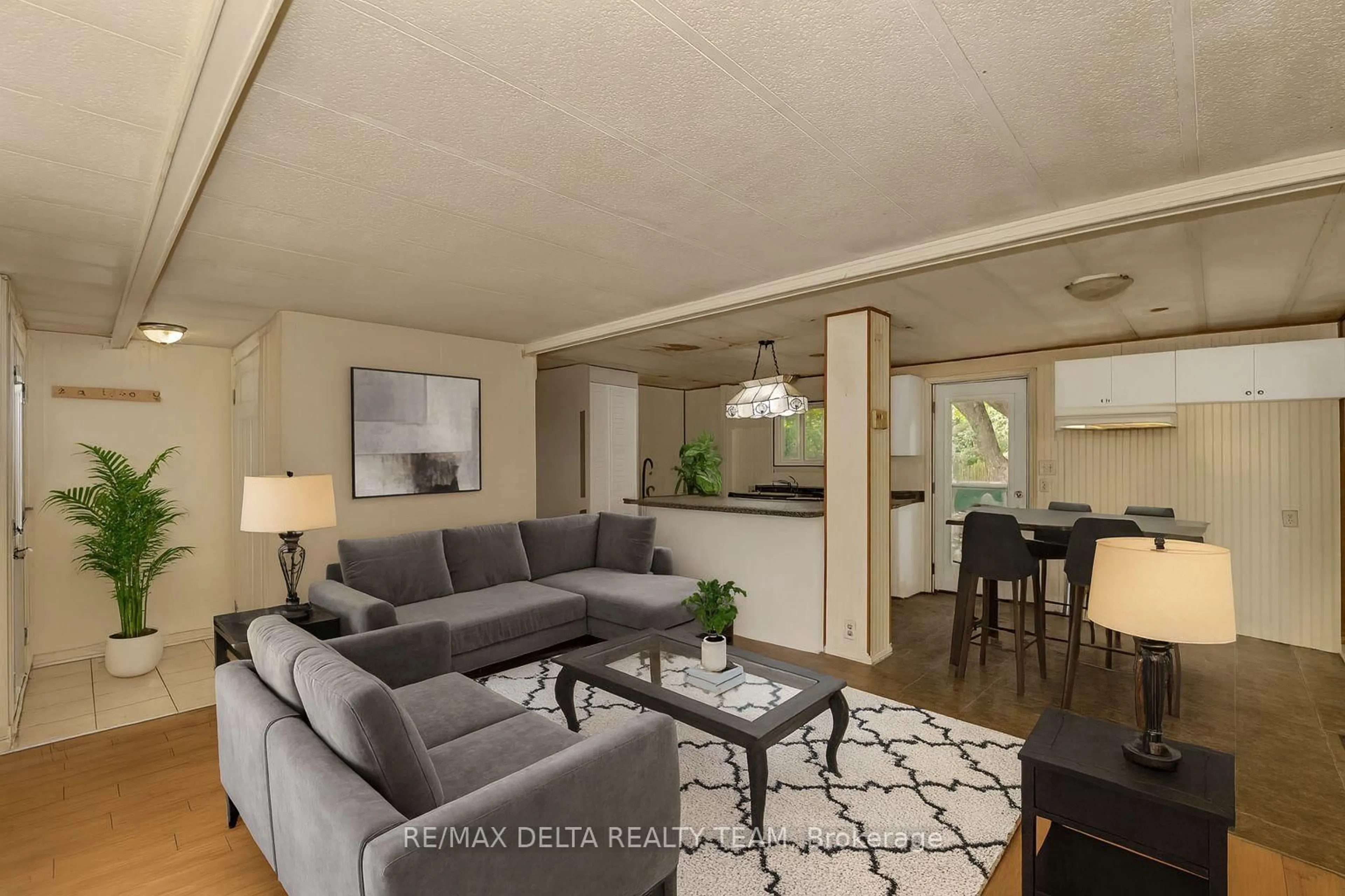 Living room with furniture, unknown for 25 Fringewood Dr, Stittsville Ontario K2S 1T4