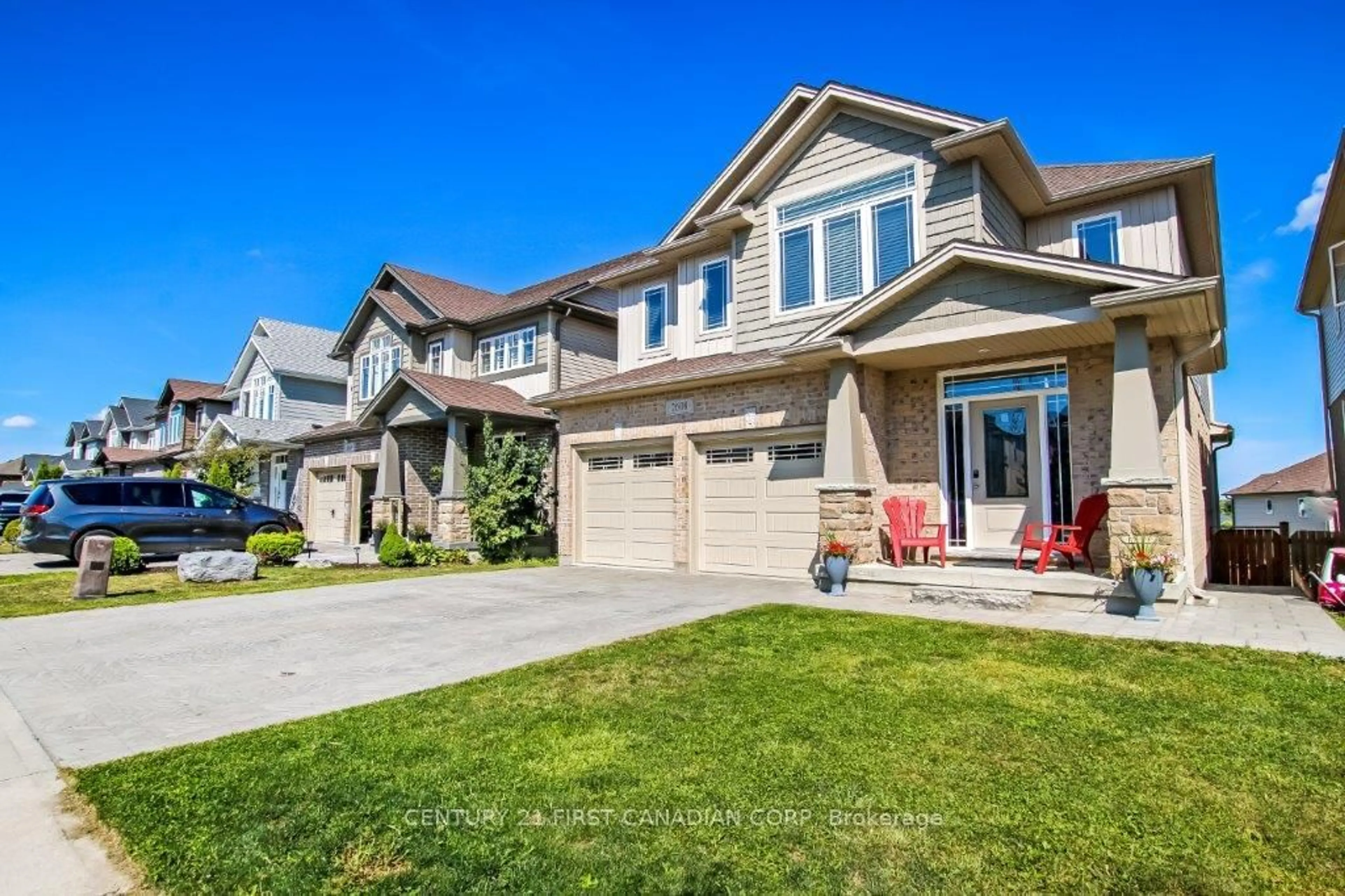 Home with vinyl exterior material, street for 2608 Holbrook Dr, London South Ontario N6M 0G3