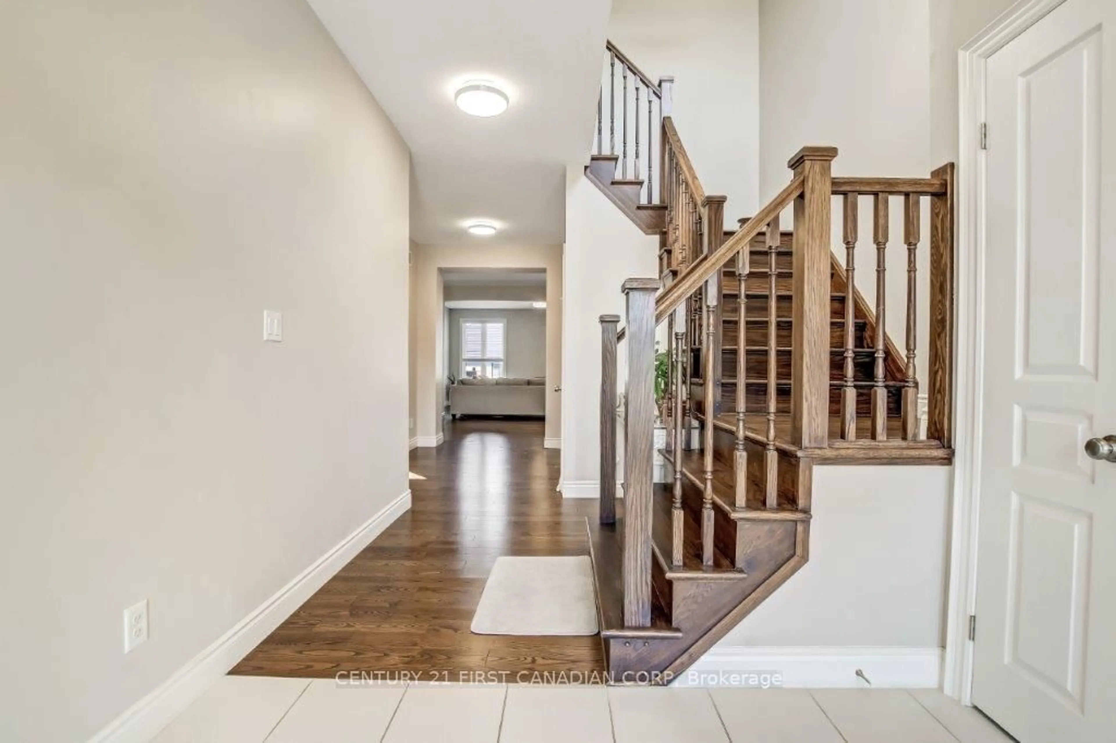 Indoor entryway for 2608 Holbrook Dr, London South Ontario N6M 0G3