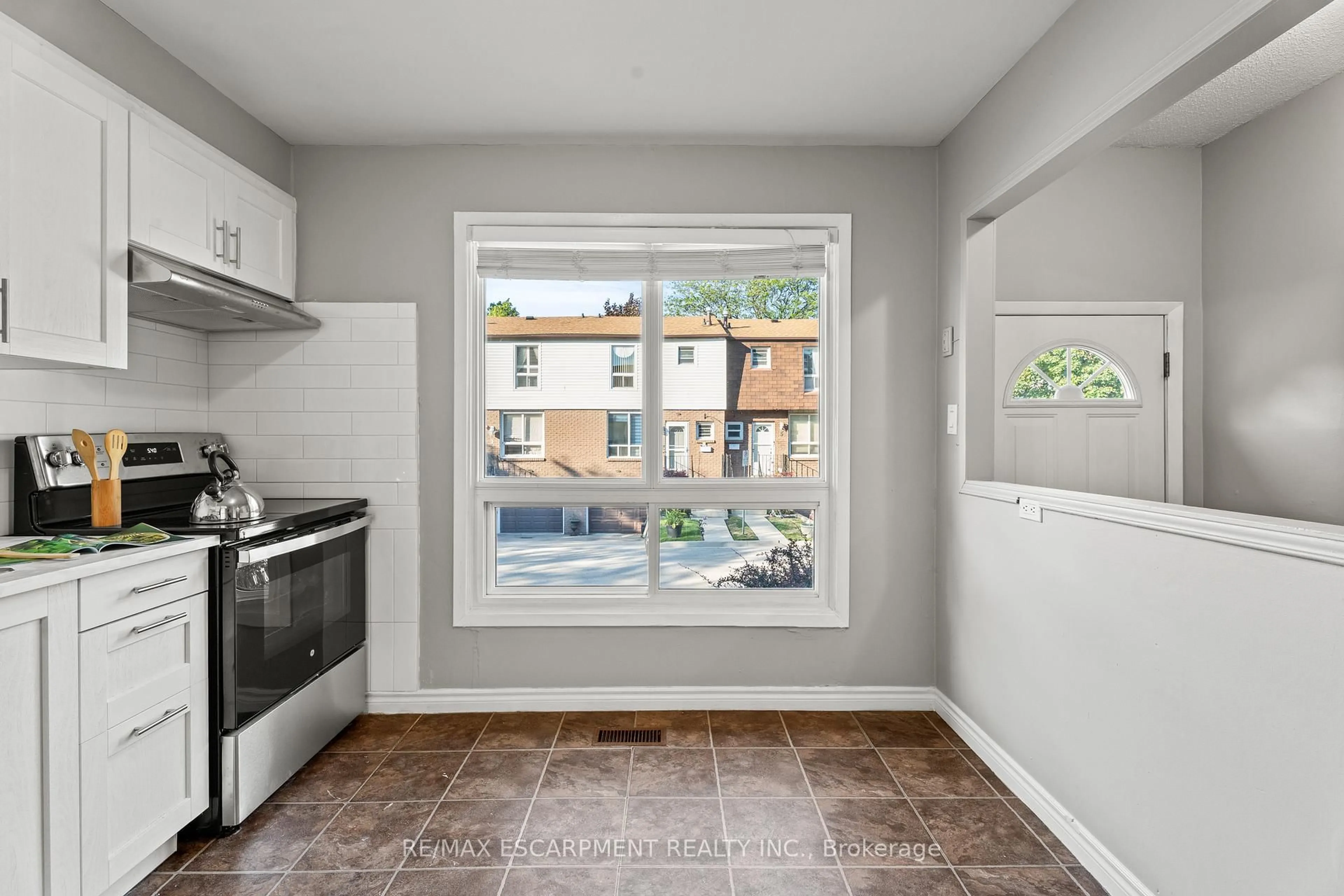 Unknown for 1301 Upper Gage Ave #33, Hamilton Ontario L8W 1E5