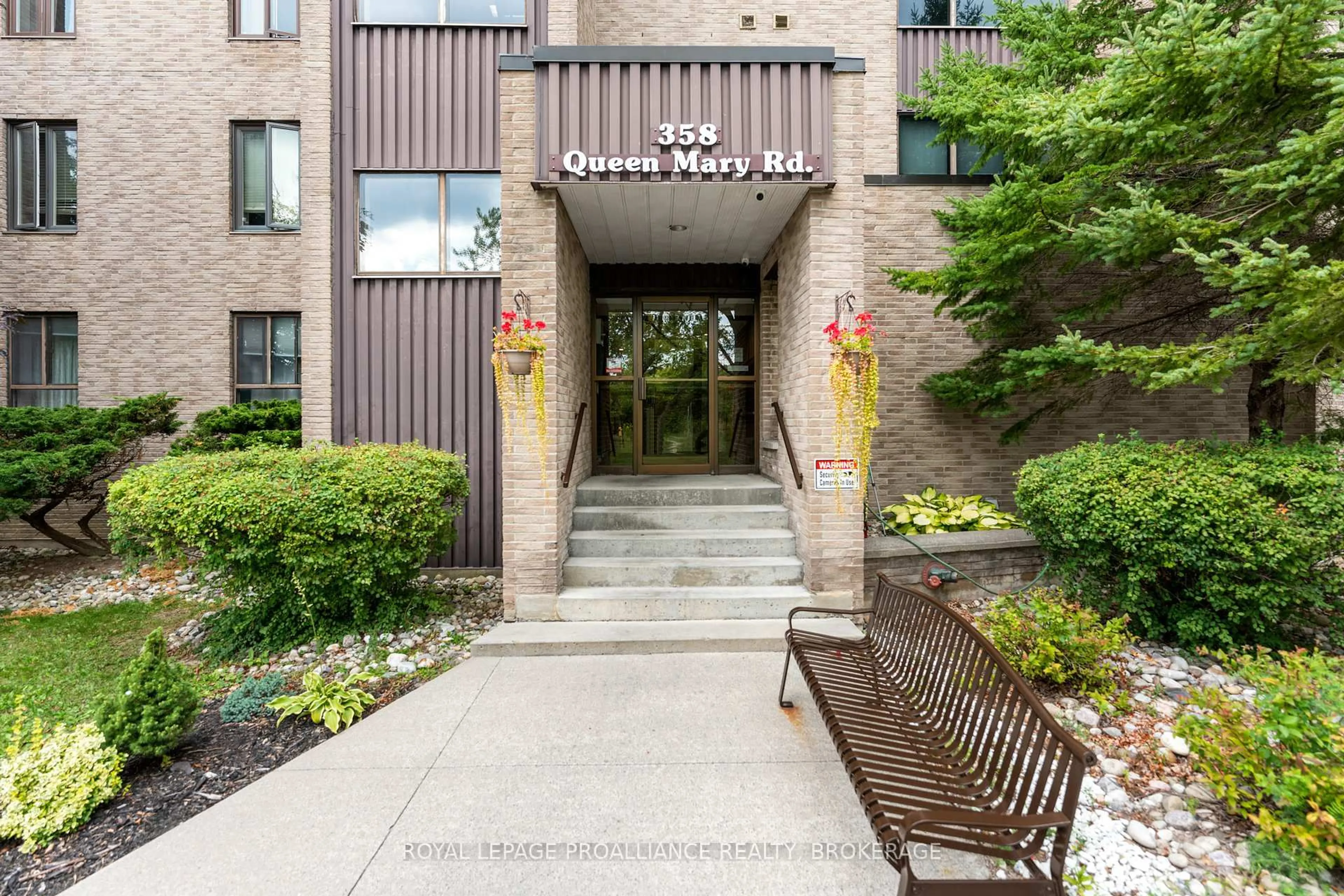 Indoor foyer for 358 Queen Mary Rd #515, Kingston Ontario K7M 7E8