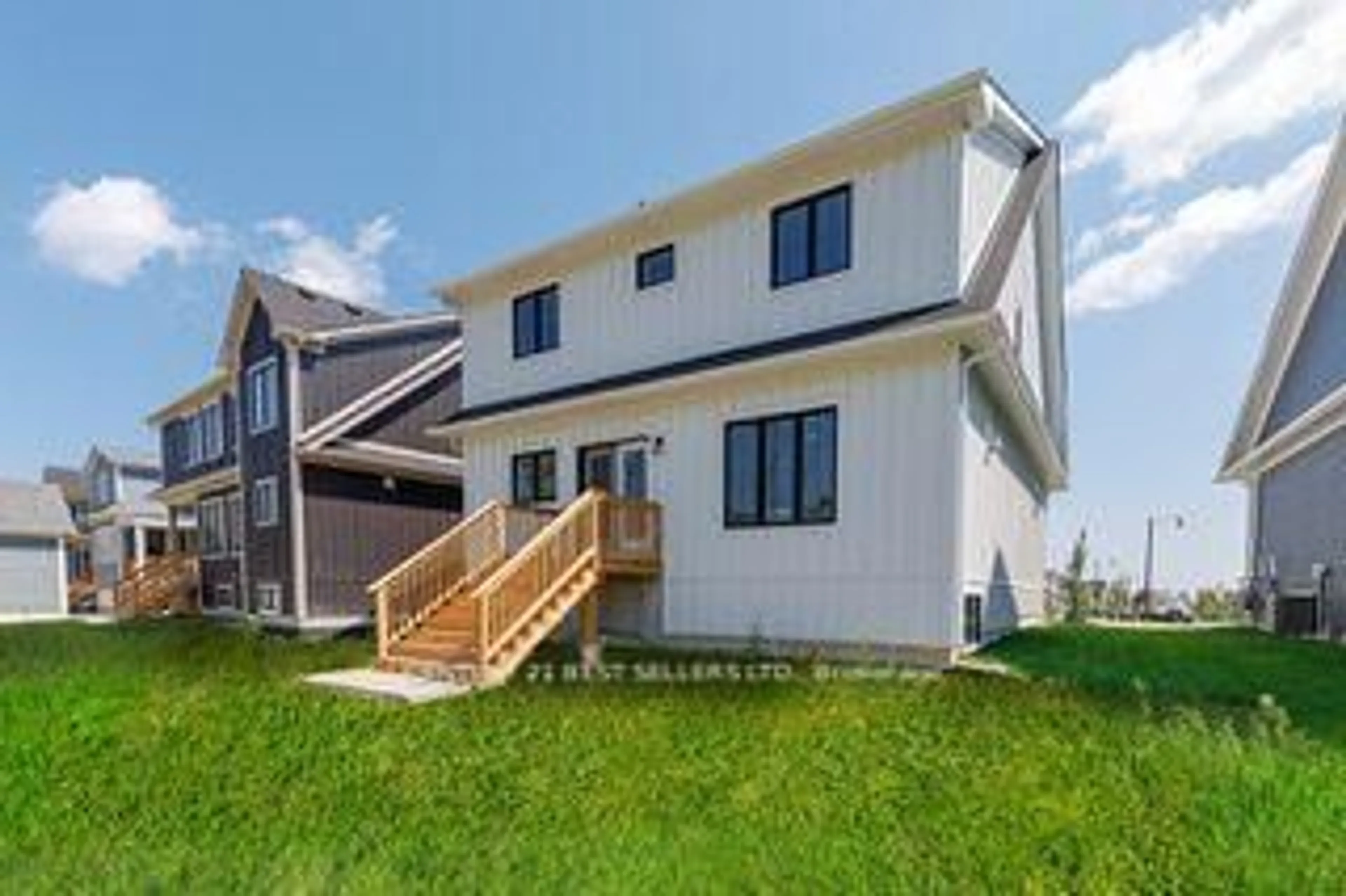 Home with vinyl exterior material, unknown for 168 Courtland St, Blue Mountains Ontario L9Y 5L7